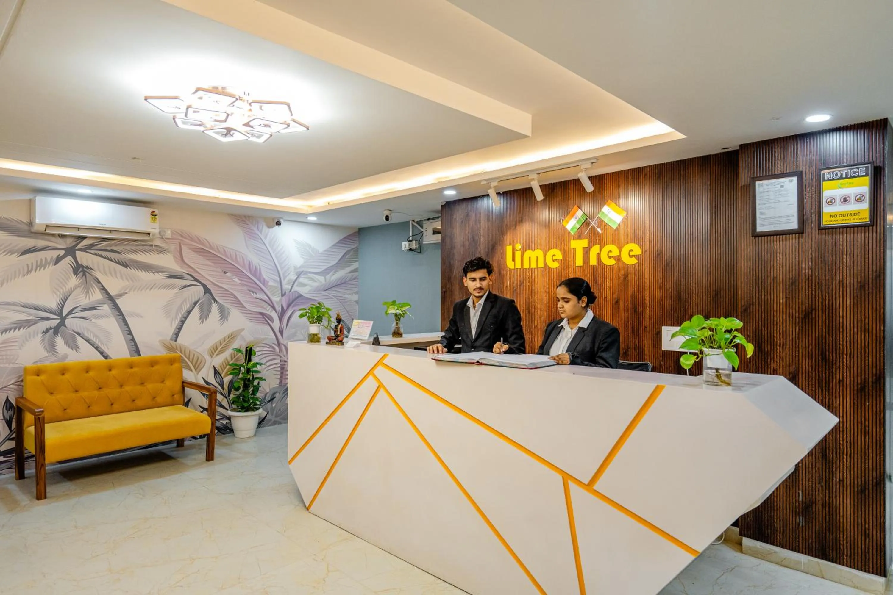Lobby or reception in Lime Tree Hotels and Banquet Greater Noida