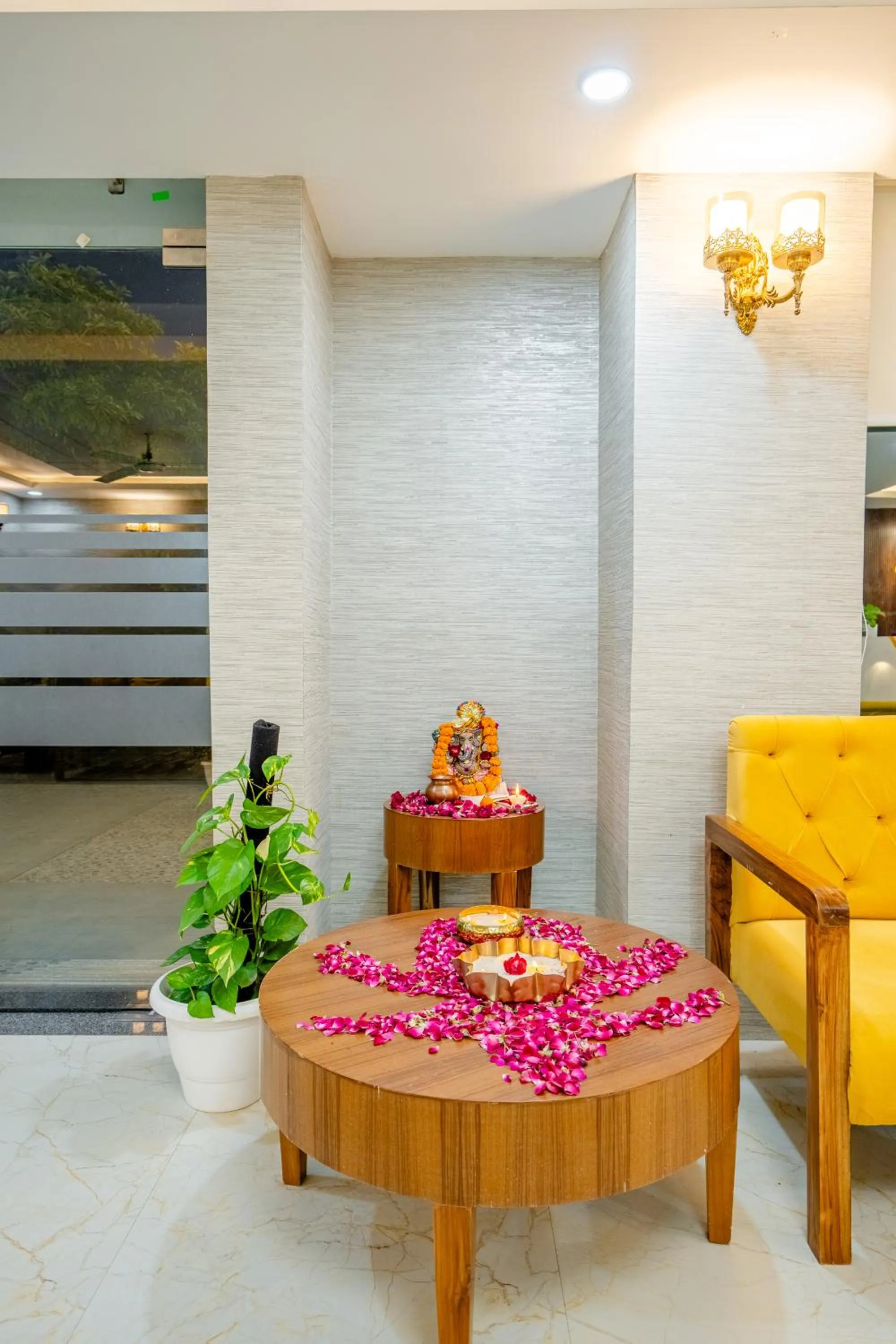 Seating area in Lime Tree Hotels and Banquet Greater Noida