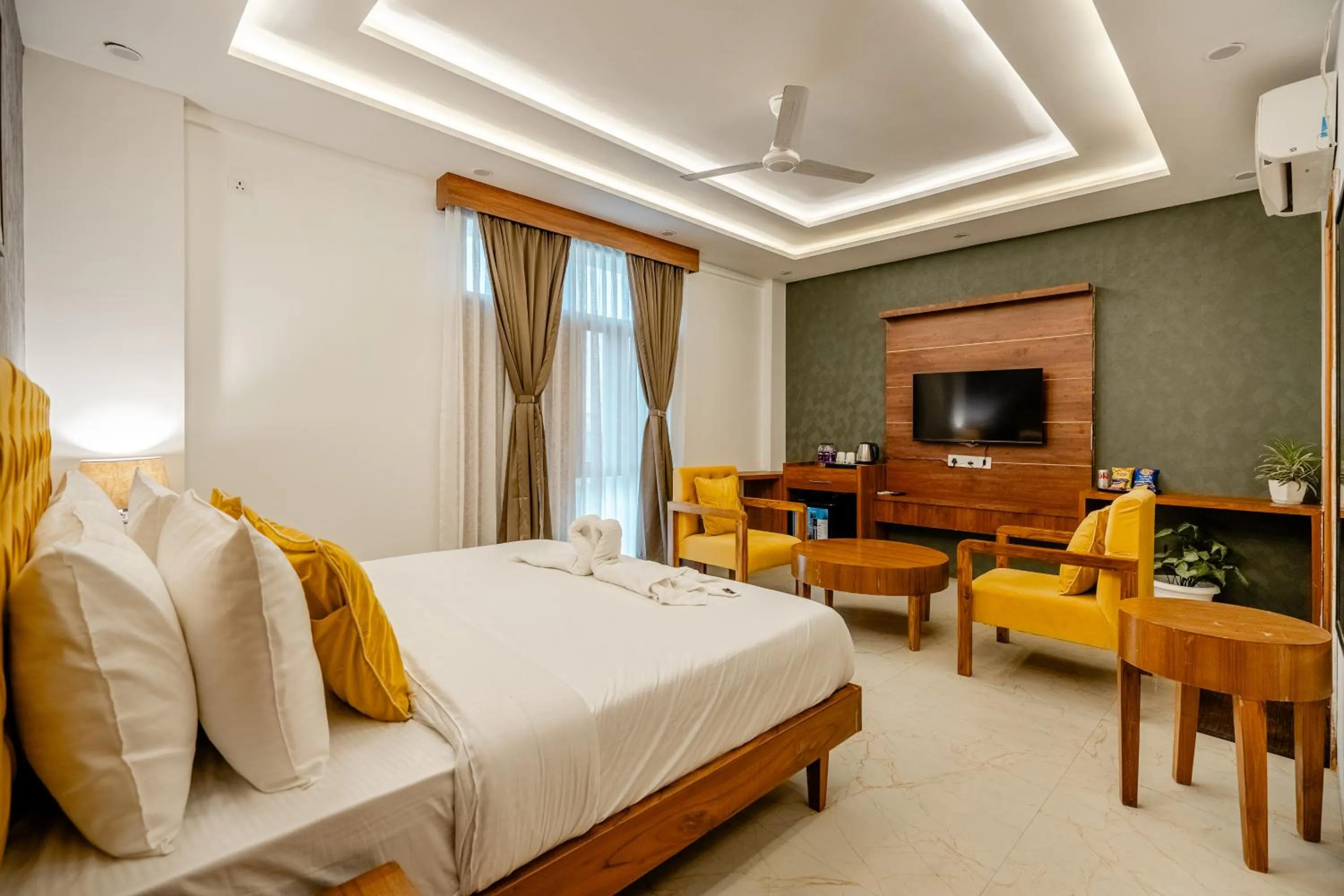 Bedroom, Bed in Lime Tree Hotels and Banquet Greater Noida