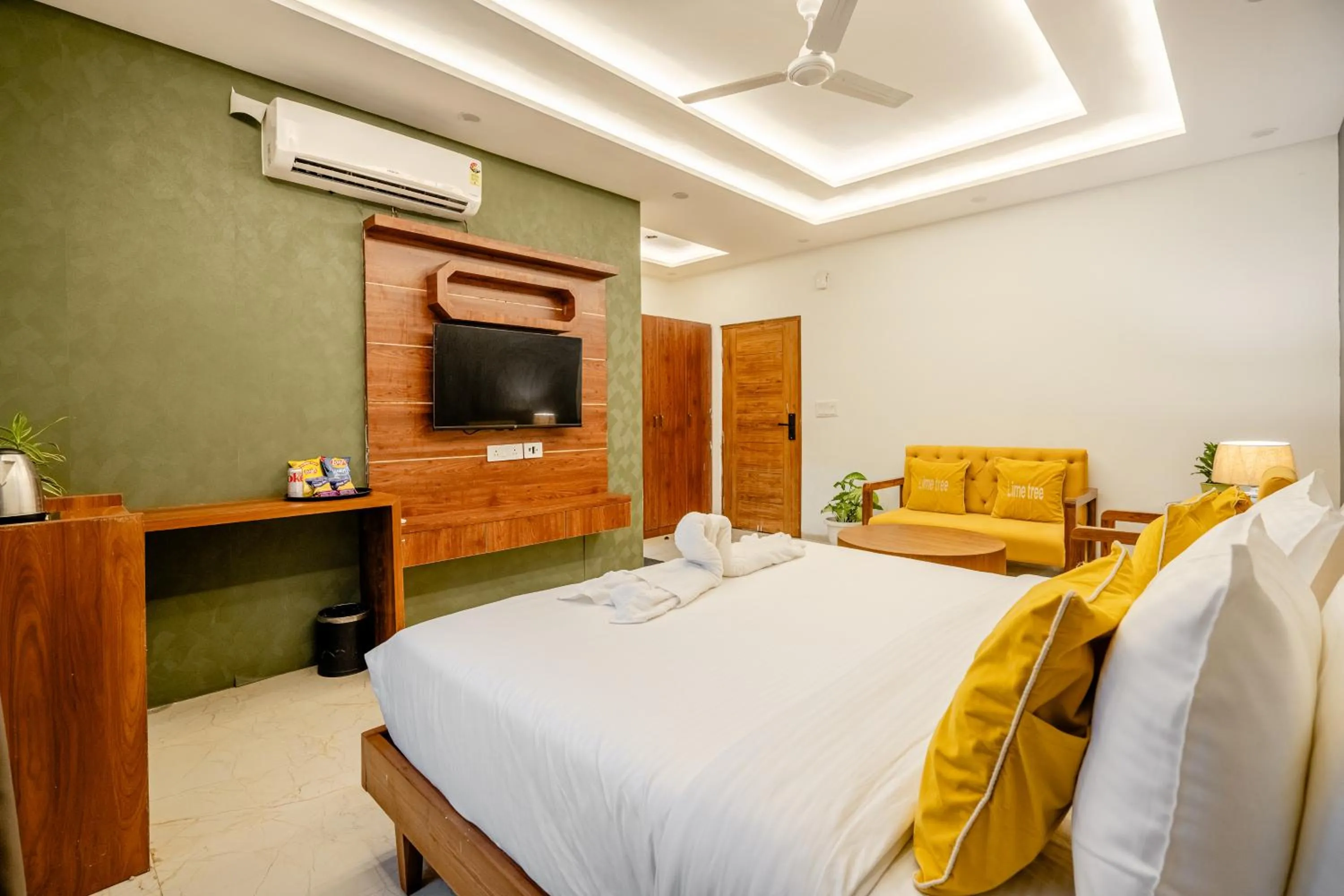 Bedroom, Bed in Lime Tree Hotels and Banquet Greater Noida