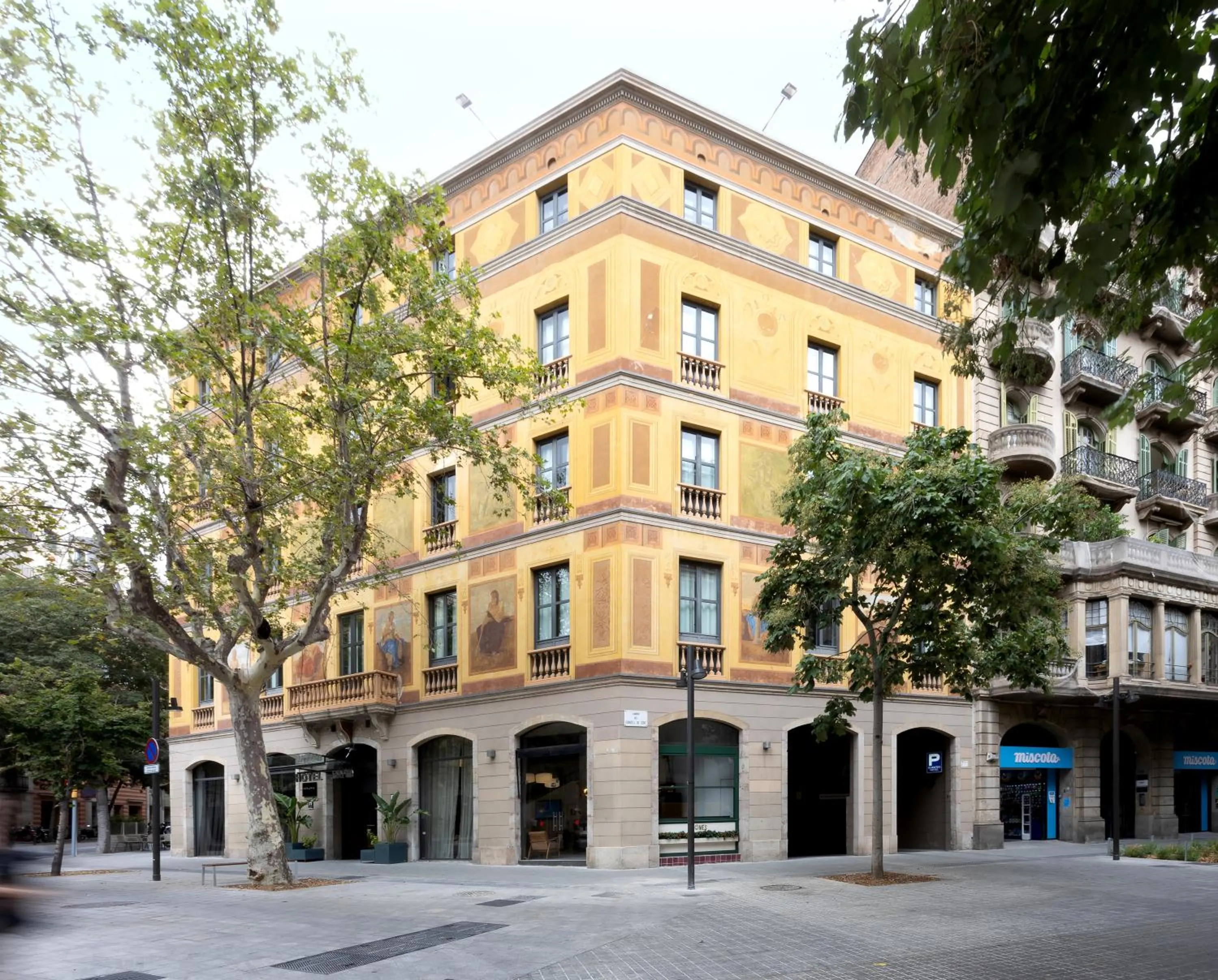 Facade/entrance in Catalonia Eixample 1864