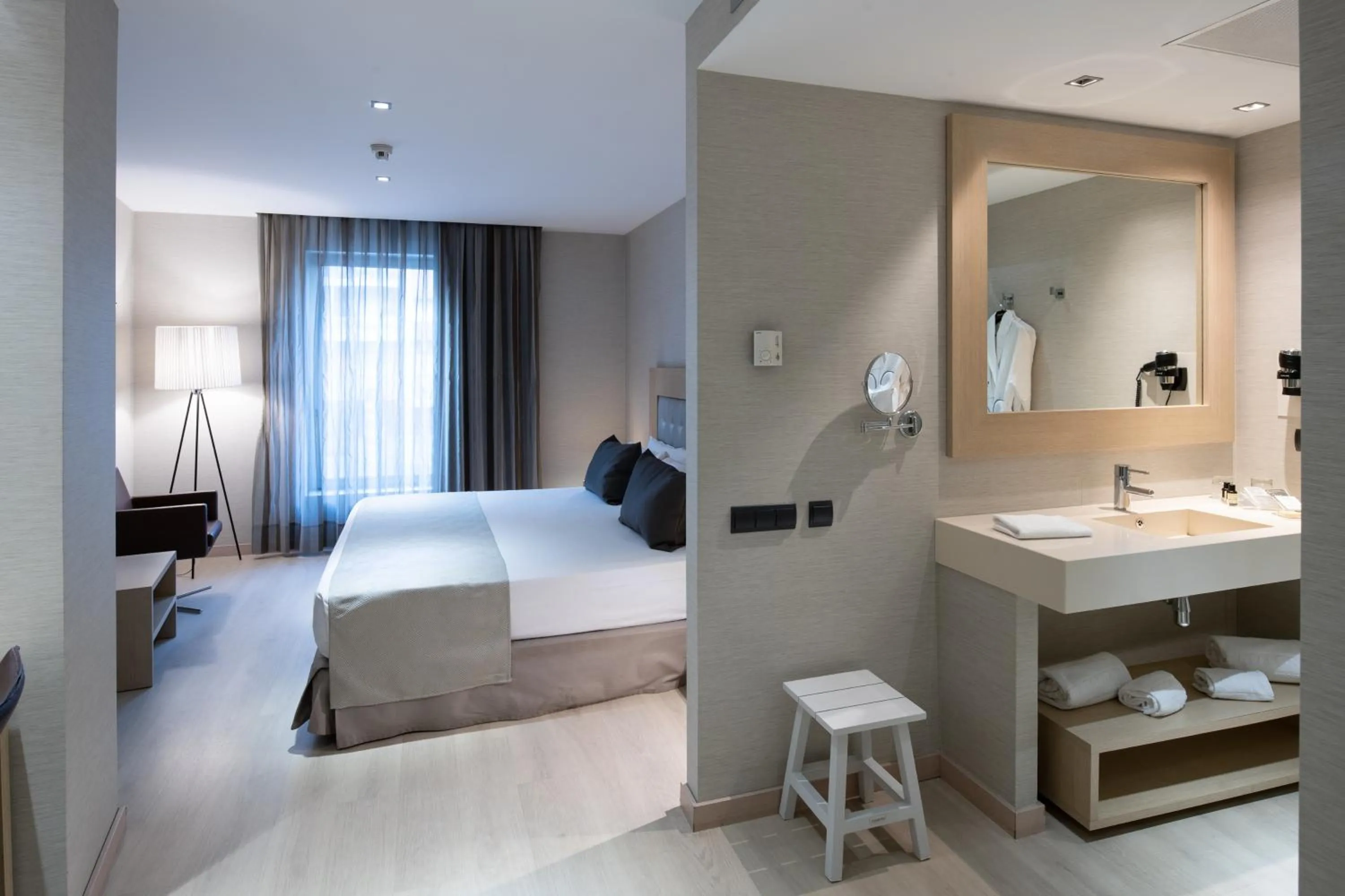 Bathroom, Bed in Catalonia Sagrada Familia