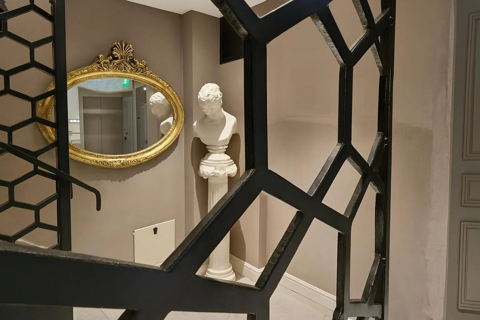 Decorative detail in Aleksandr Pera Hotel