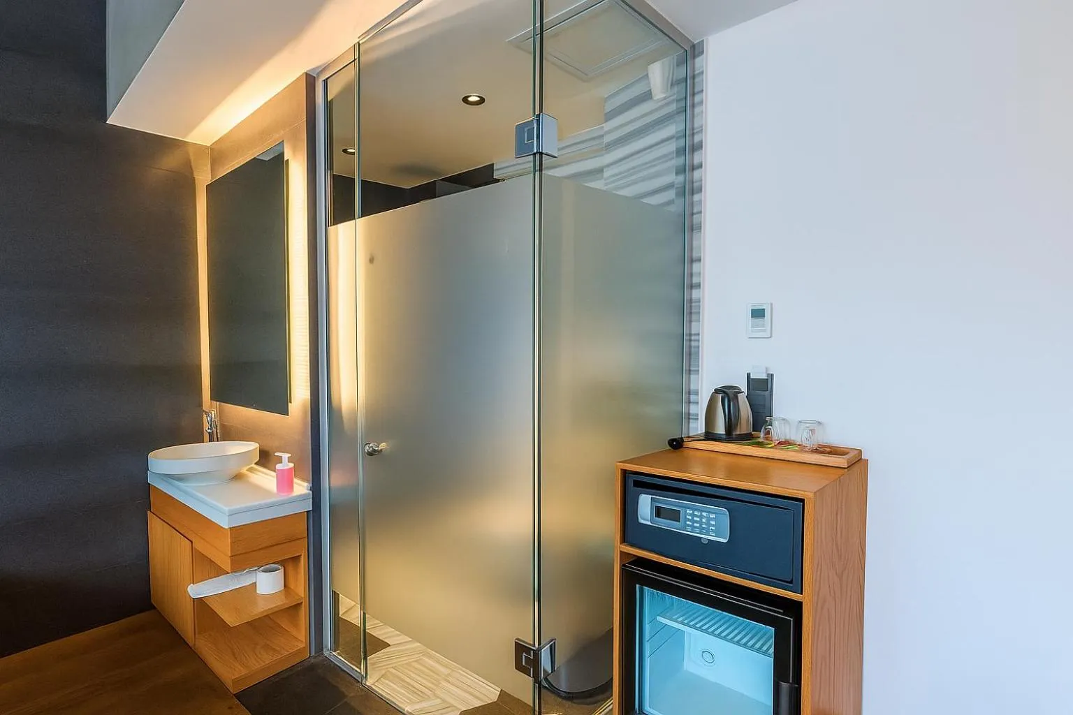 Shower in Aleksandr Pera Hotel