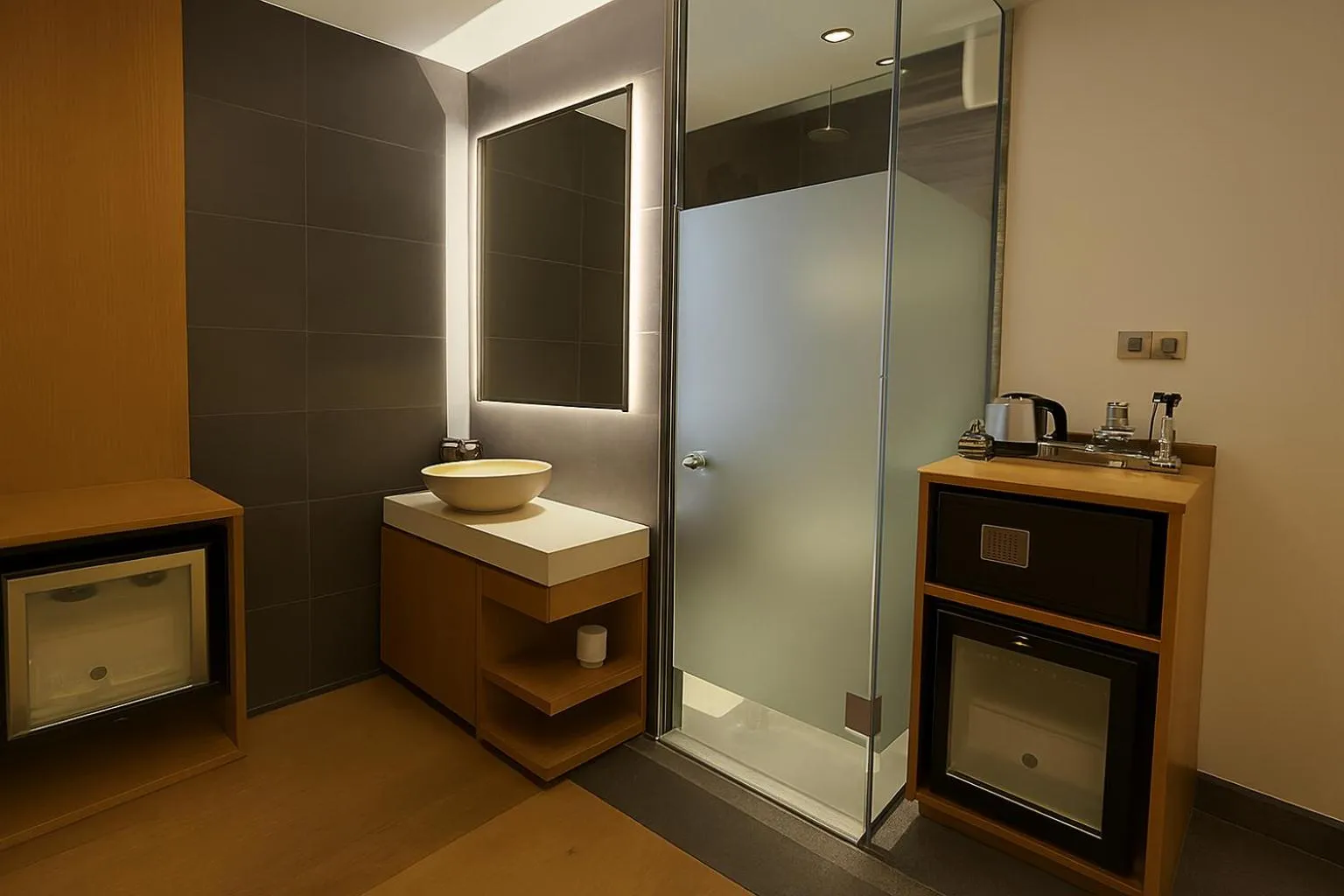 Bathroom, Bed in Aleksandr Pera Hotel