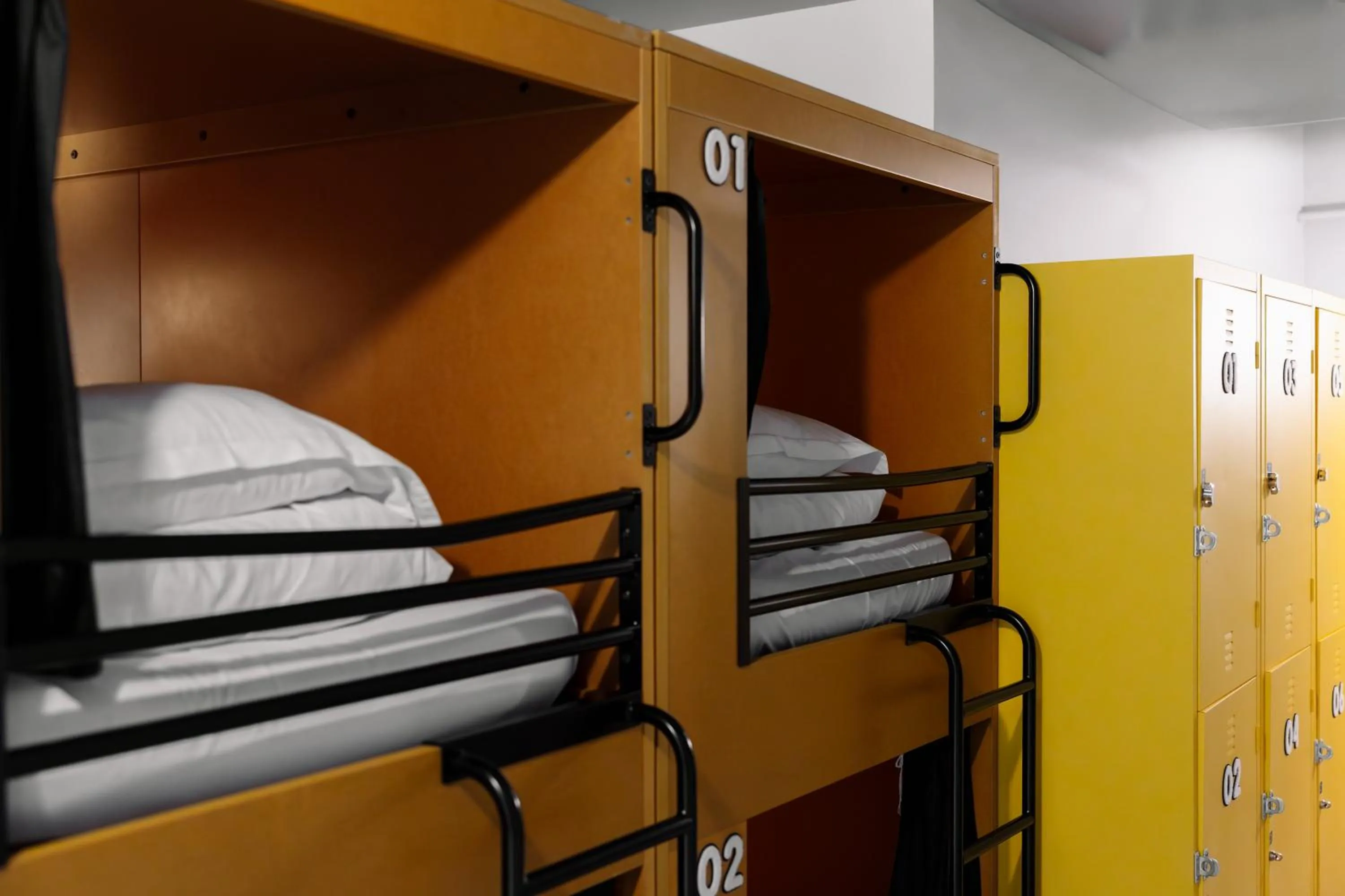 bunk bed, Bed in The People Lyon