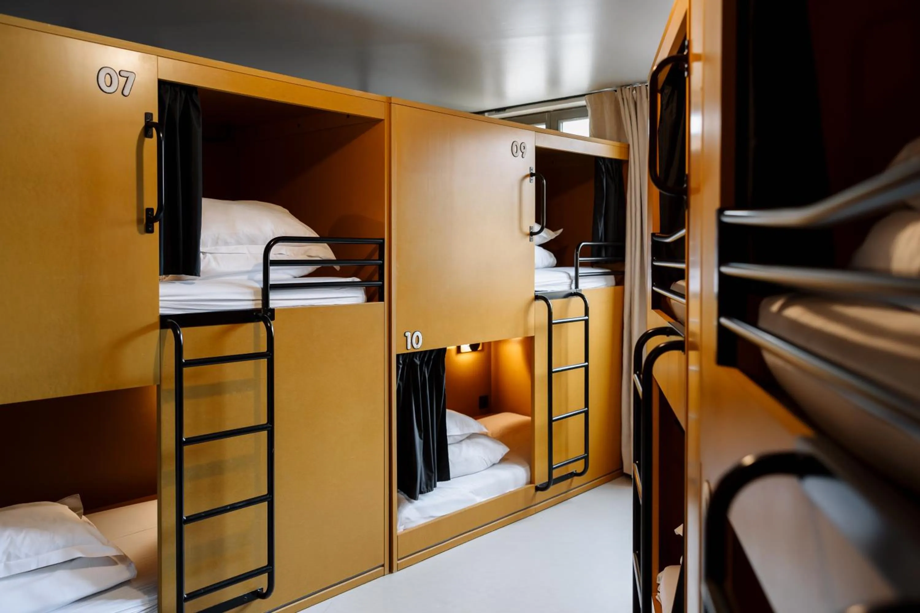 Photo of the whole room, Bed in The People Lyon