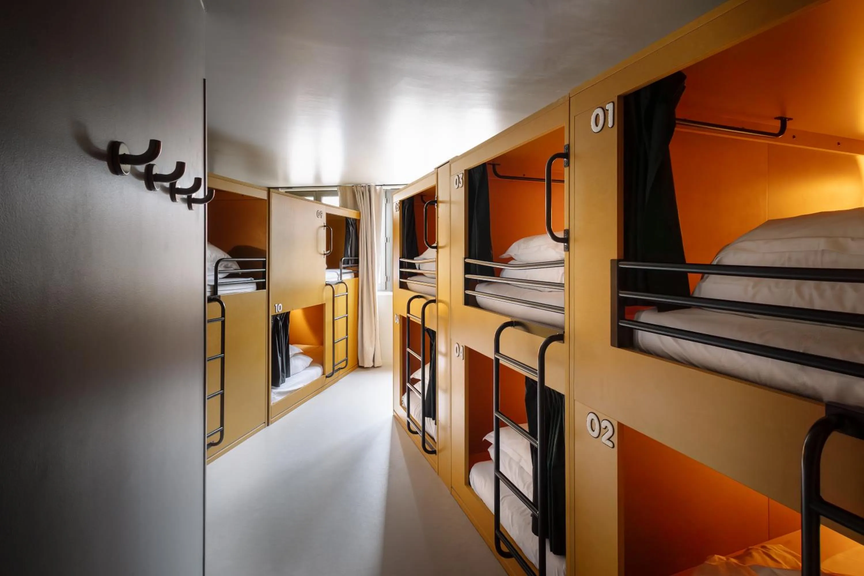 bunk bed, Bed in The People Lyon