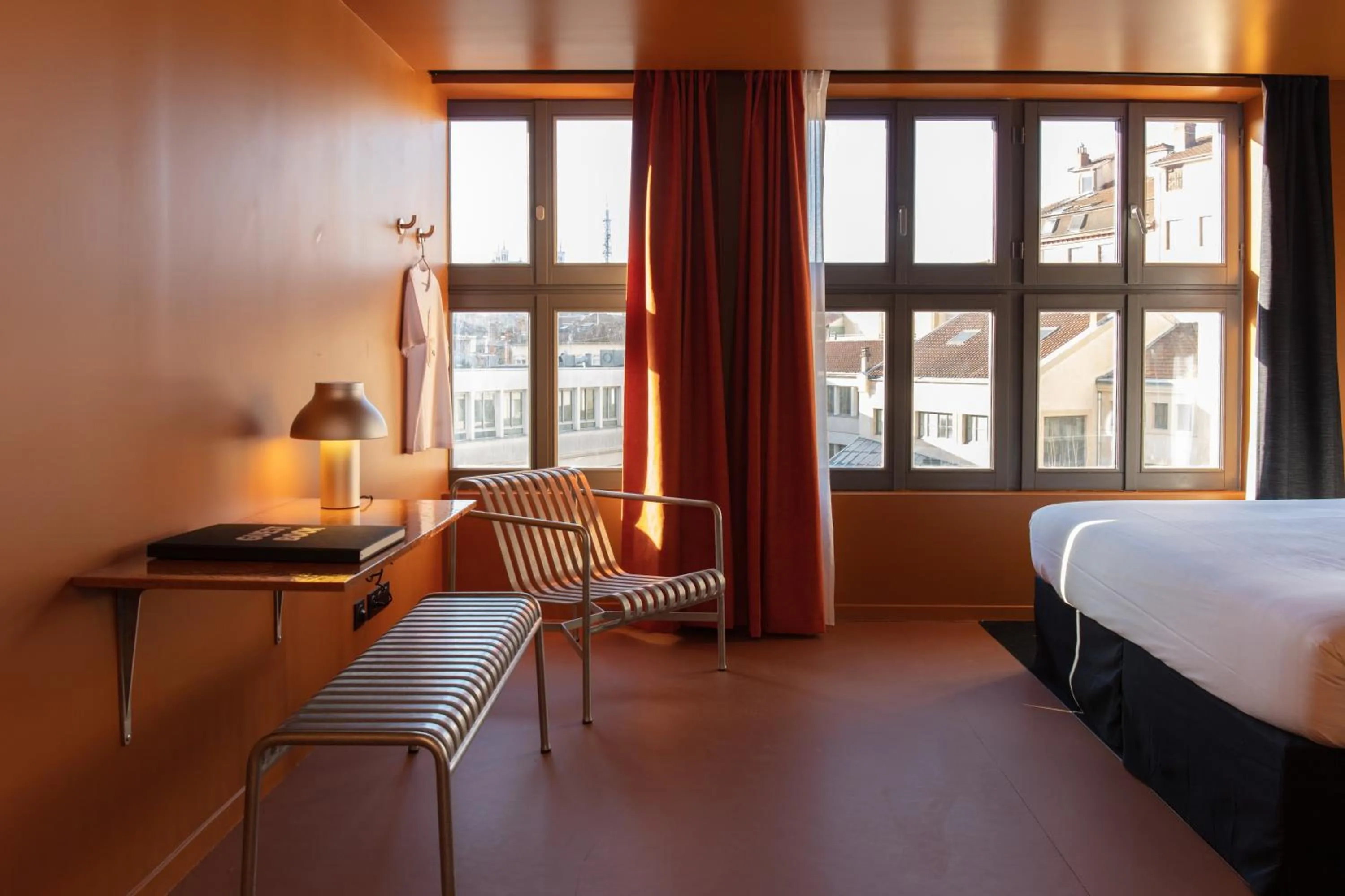 Photo of the whole room, Bed in Pilo Lyon