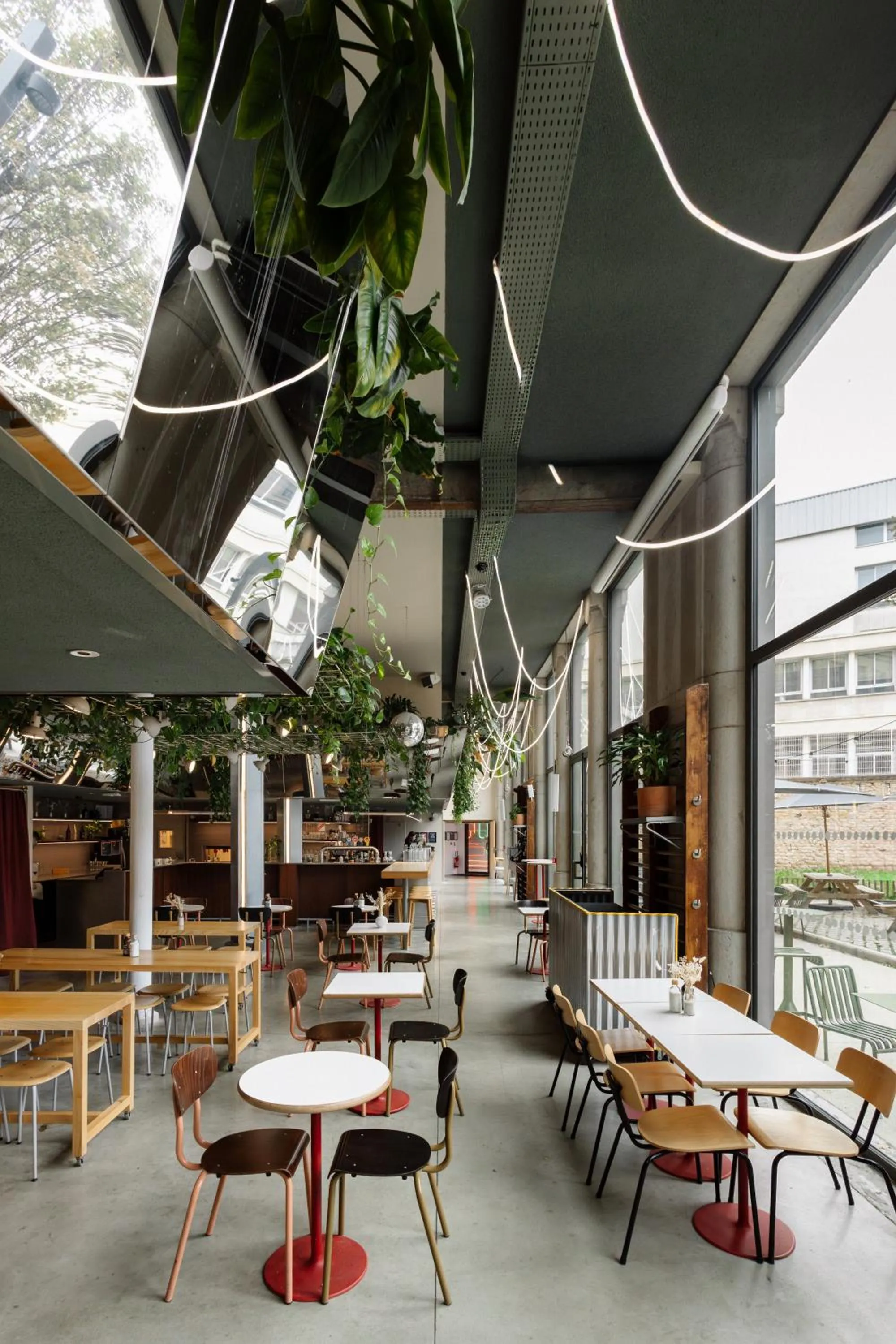 Restaurant/places to eat in The People Lyon