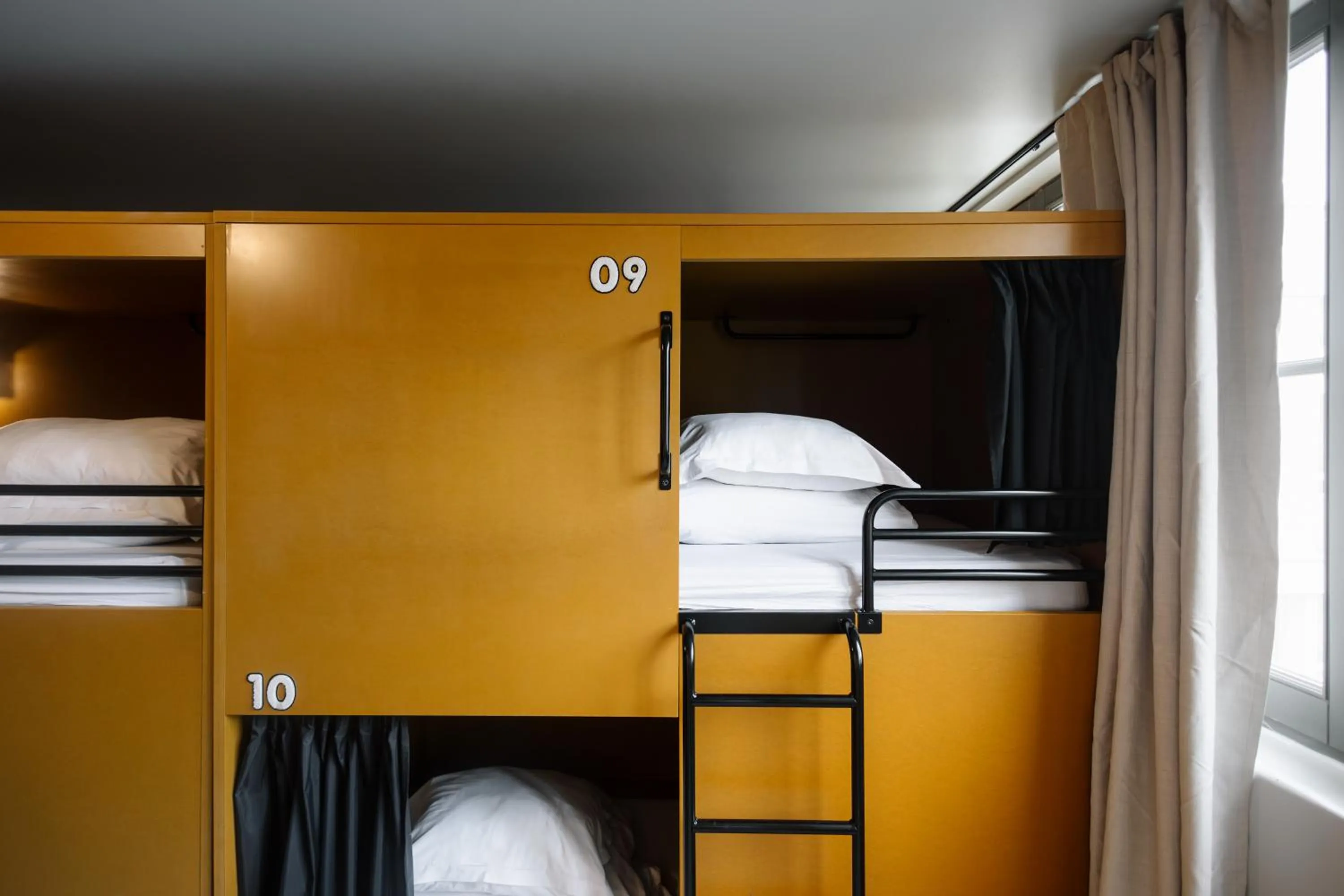 bunk bed, Bed in The People Lyon
