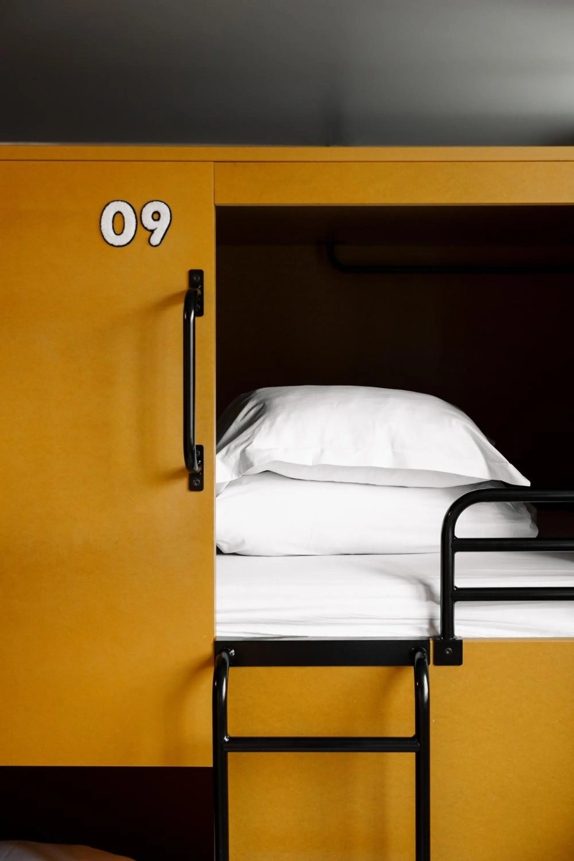 bunk bed, Bed in The People Lyon