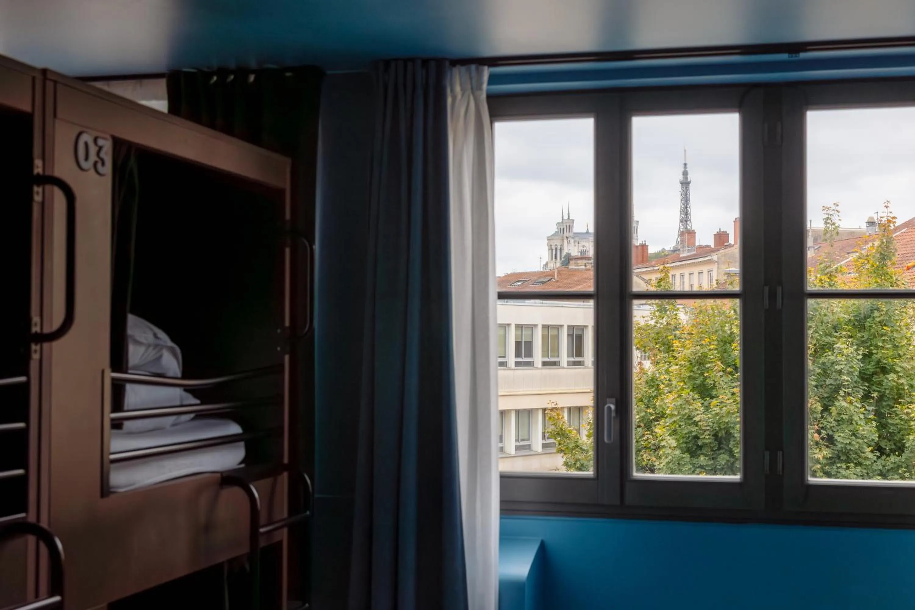 Bed in The People Lyon