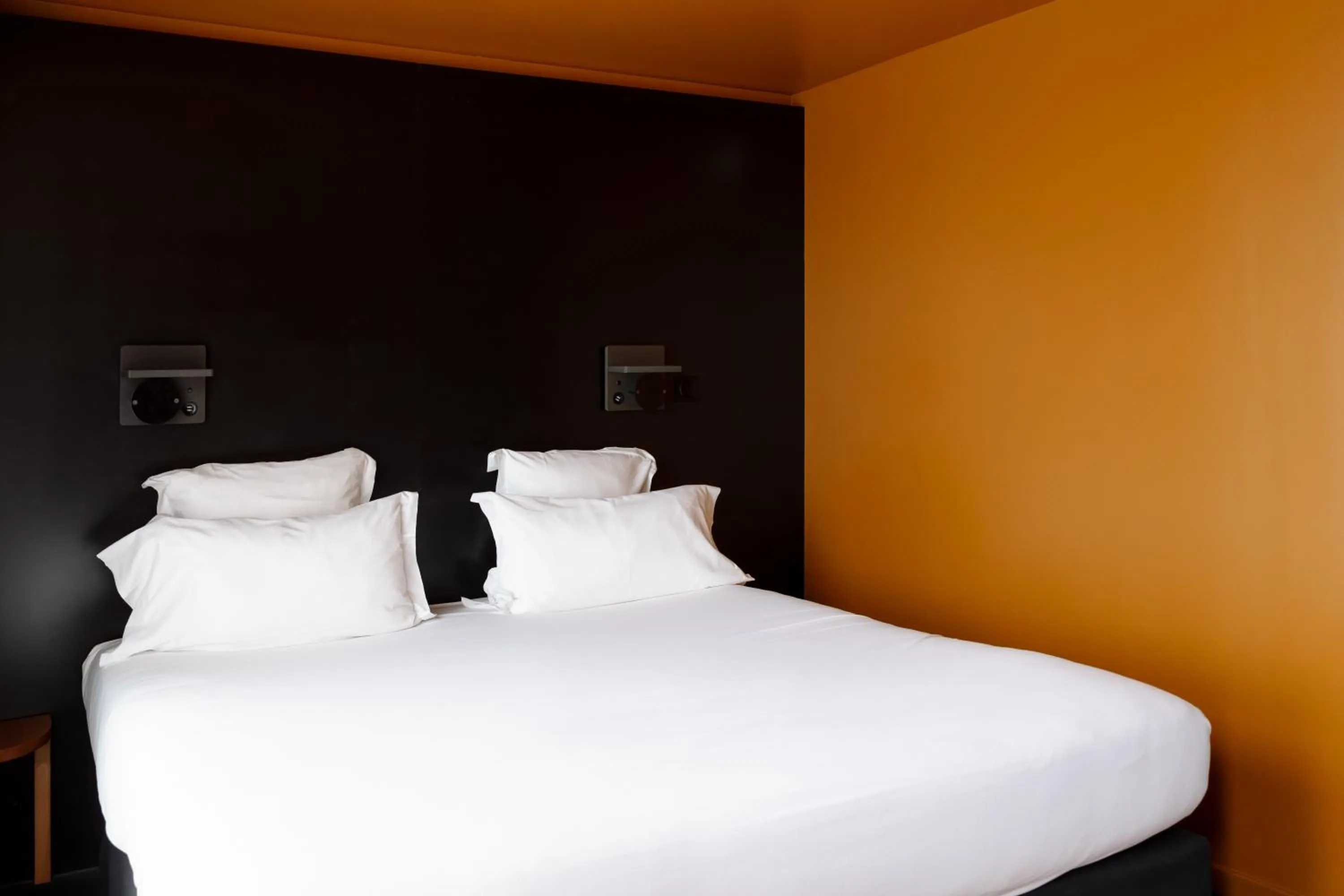 Bed in The People Lyon