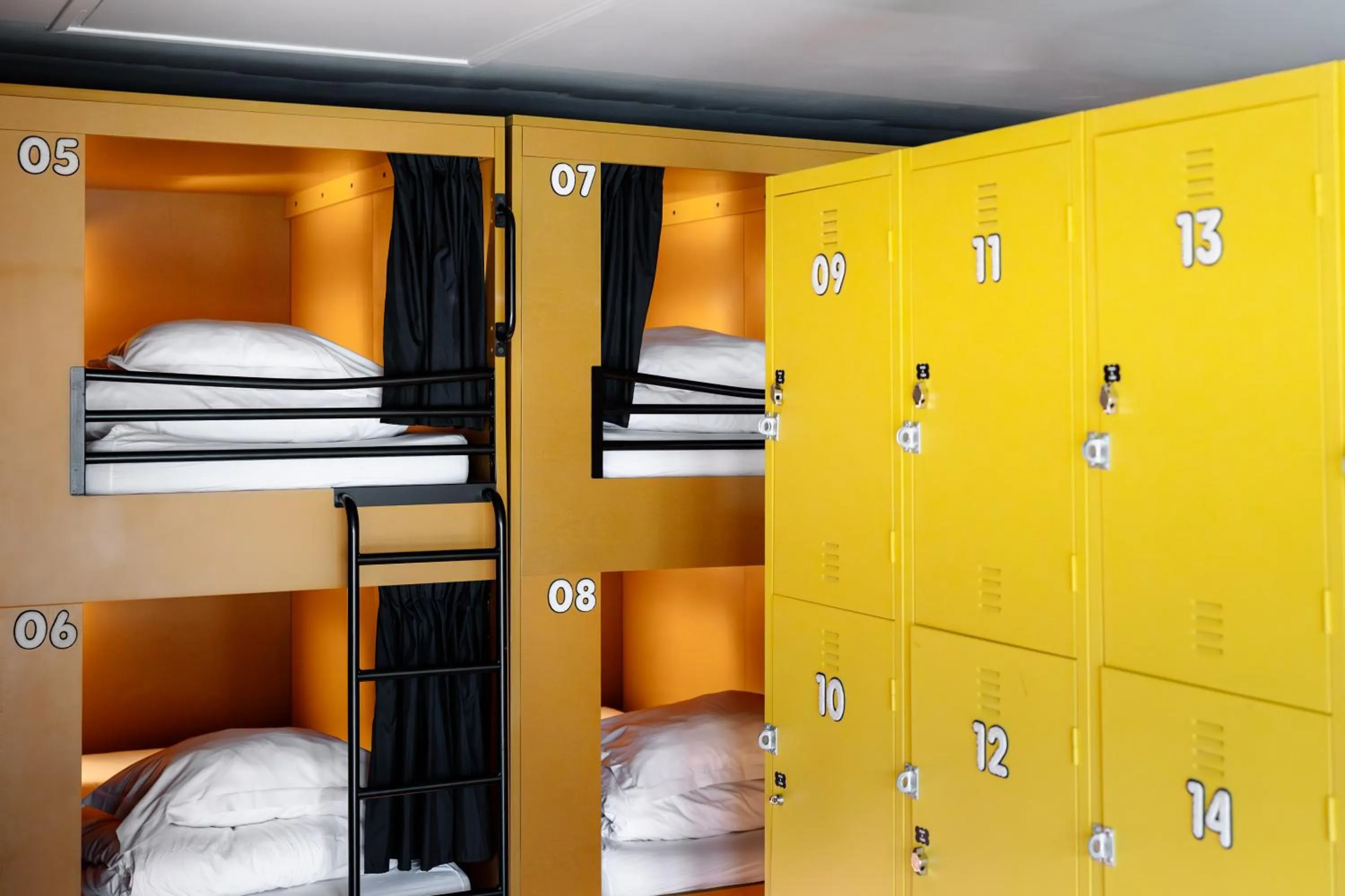 bunk bed, Bed in The People Lyon