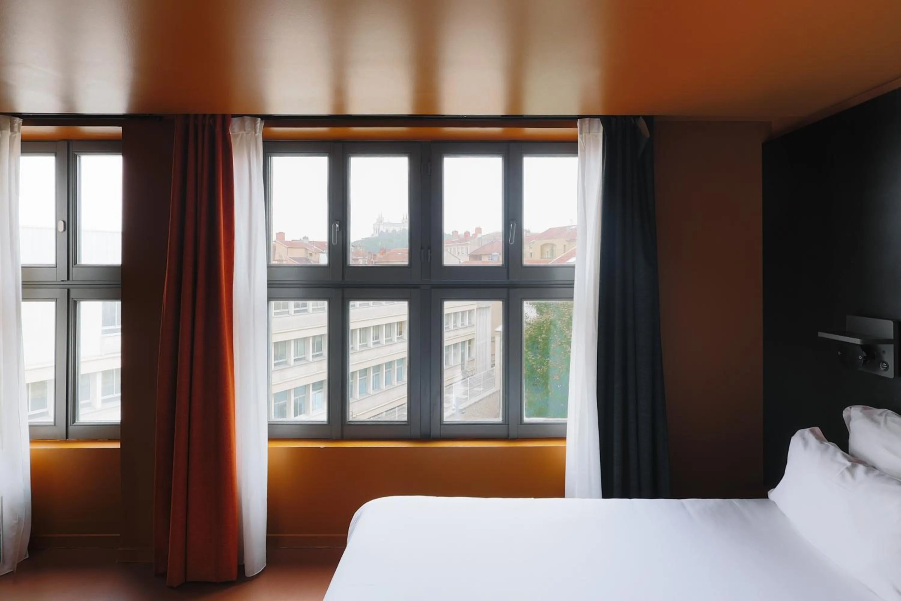 Bed in The People Lyon