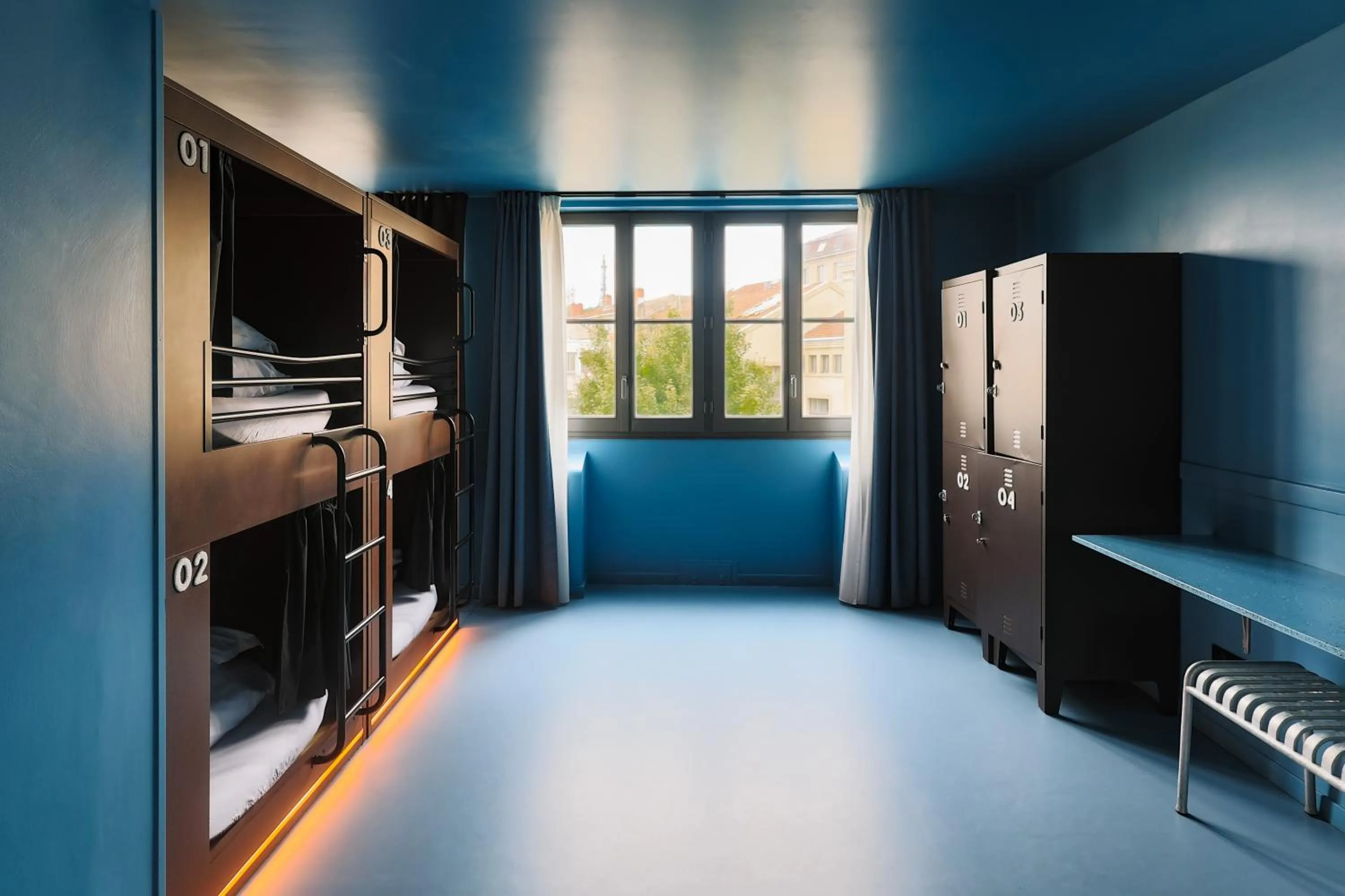 Photo of the whole room, Bed in The People Lyon