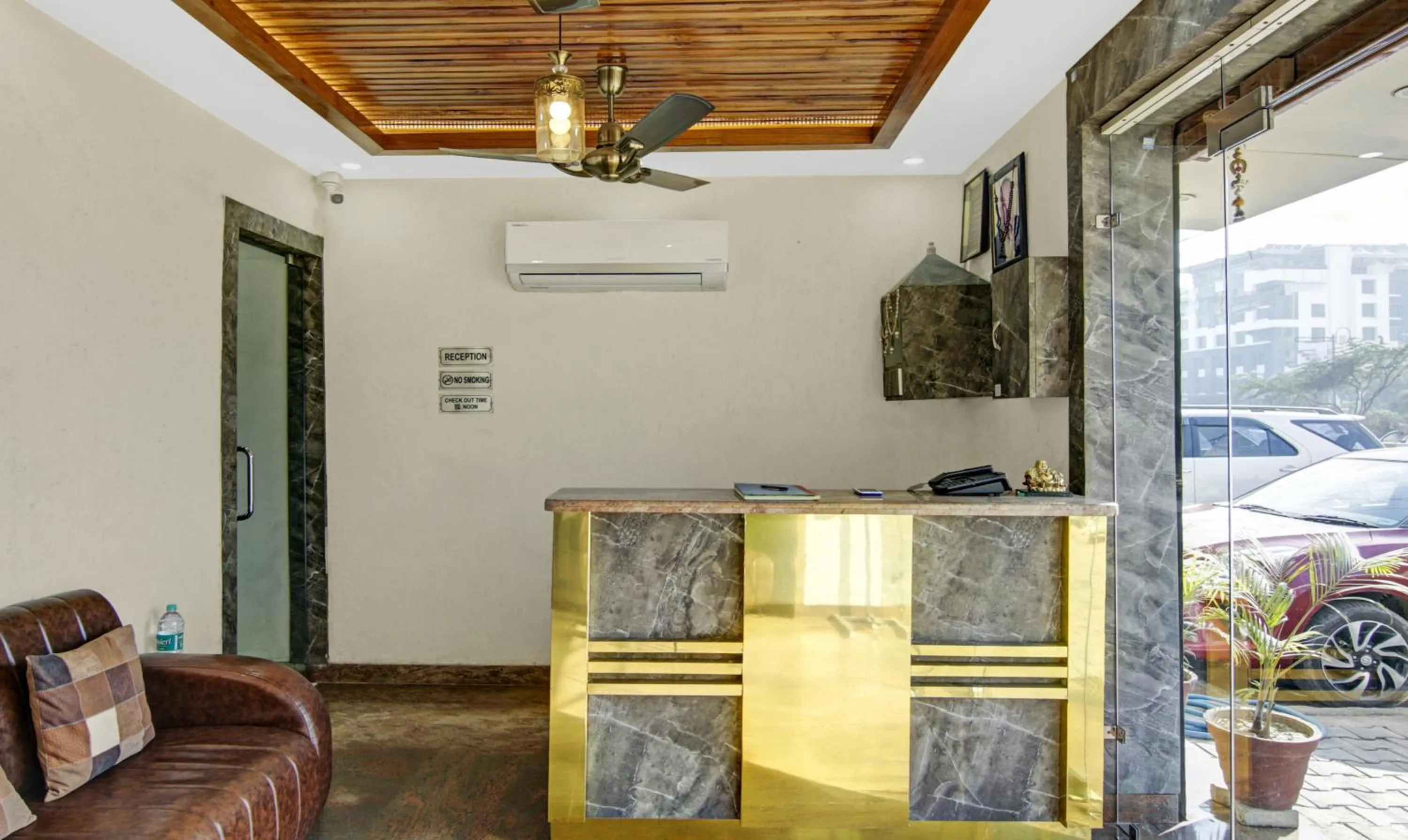 Lobby or reception in Hotel Royal Salute Near ISBT Zirakpur Chandigarh