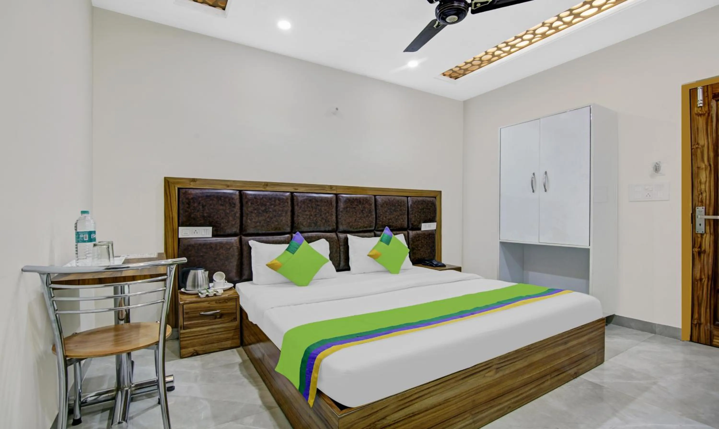 Bed in Hotel Royal Salute Near ISBT Zirakpur Chandigarh