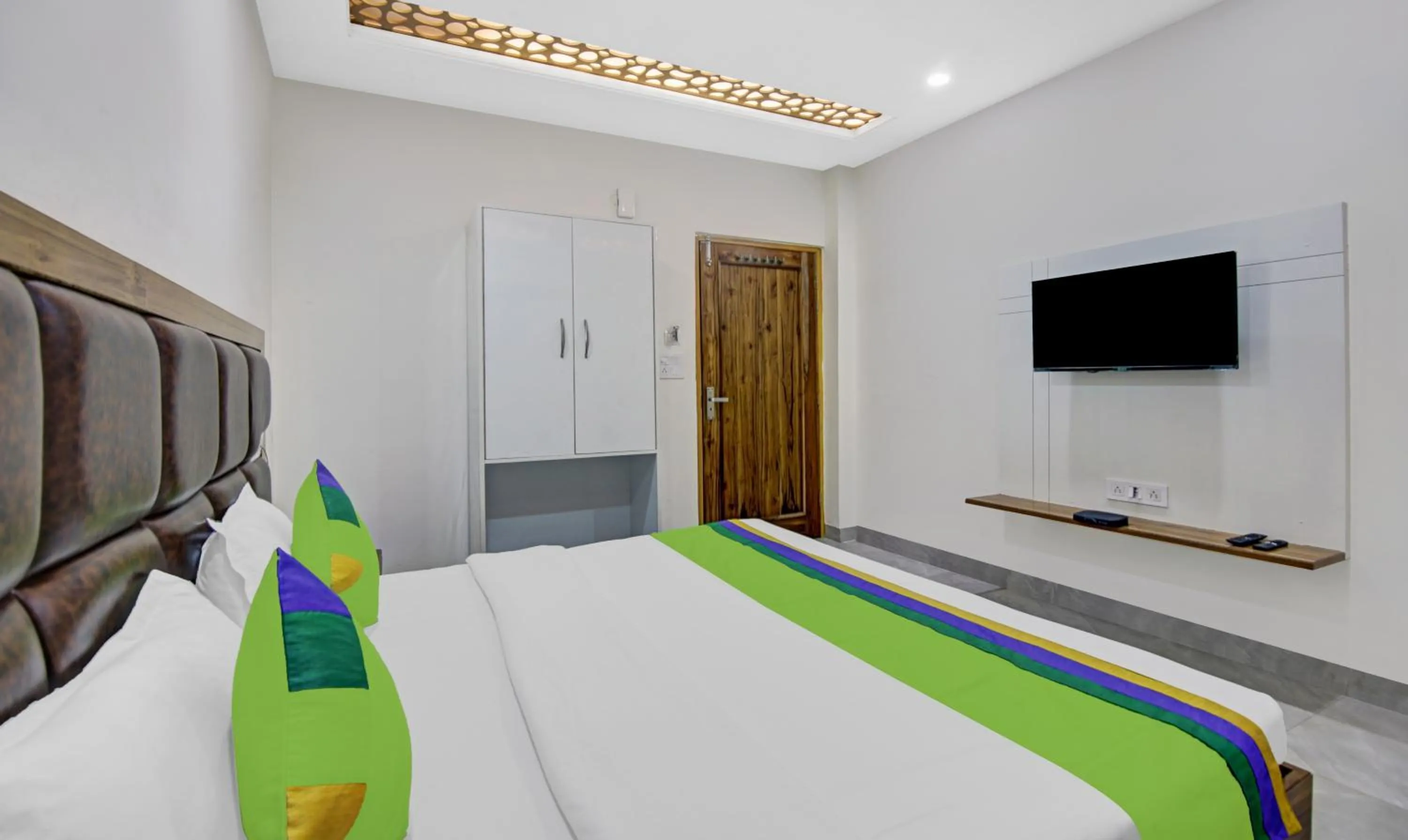 Bed in Hotel Royal Salute Near ISBT Zirakpur Chandigarh