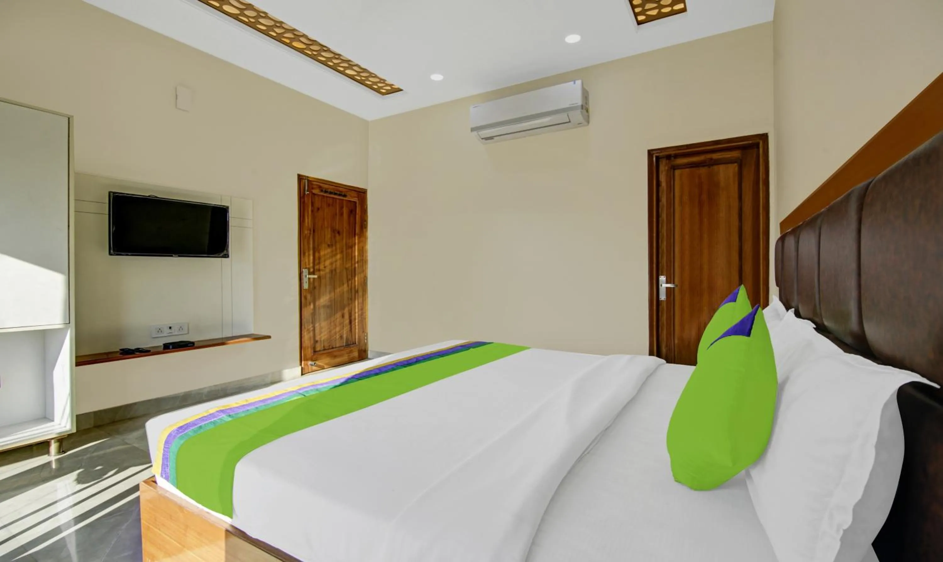 Bed in Hotel Royal Salute Near ISBT Zirakpur Chandigarh