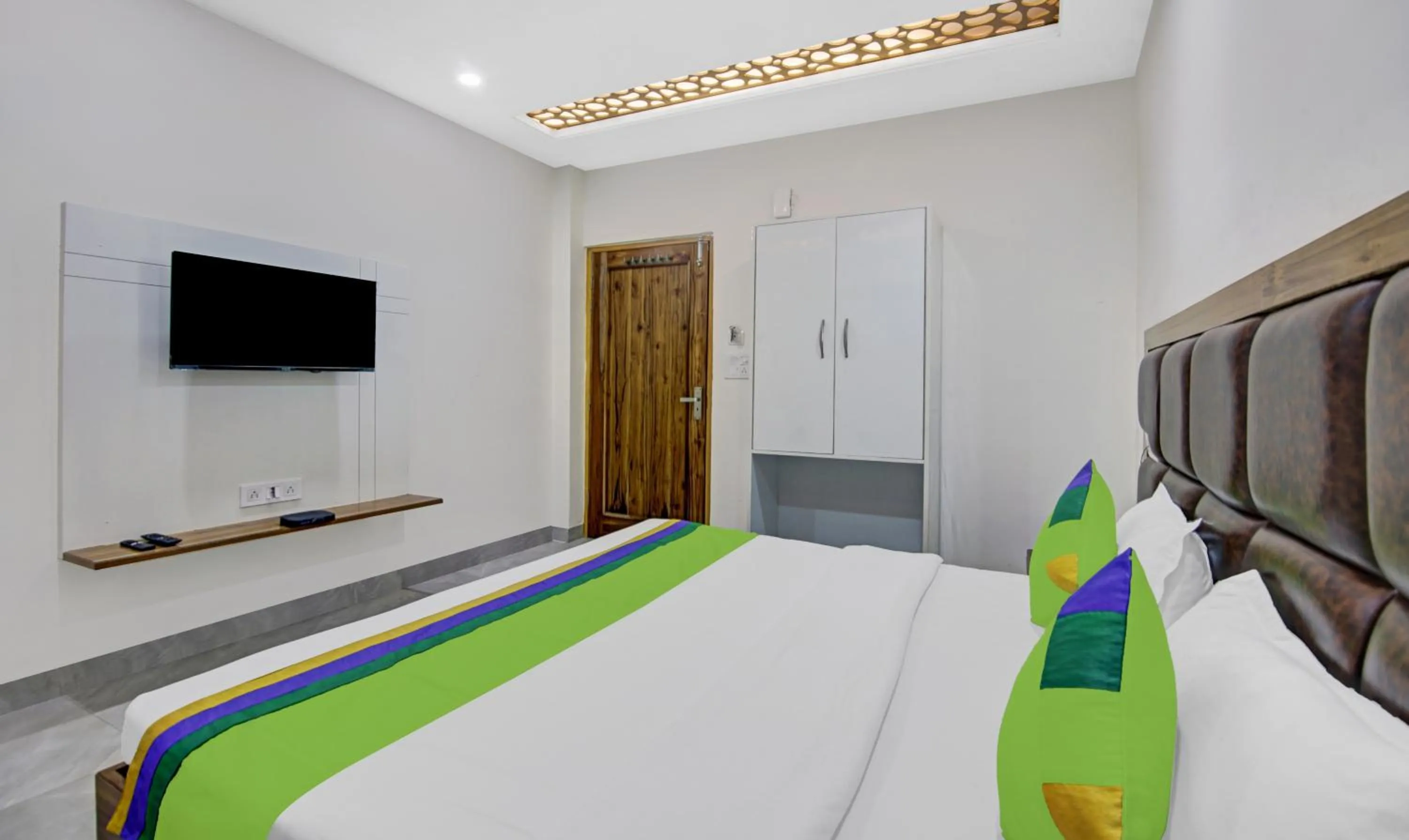 Bed in Hotel Royal Salute Near ISBT Zirakpur Chandigarh