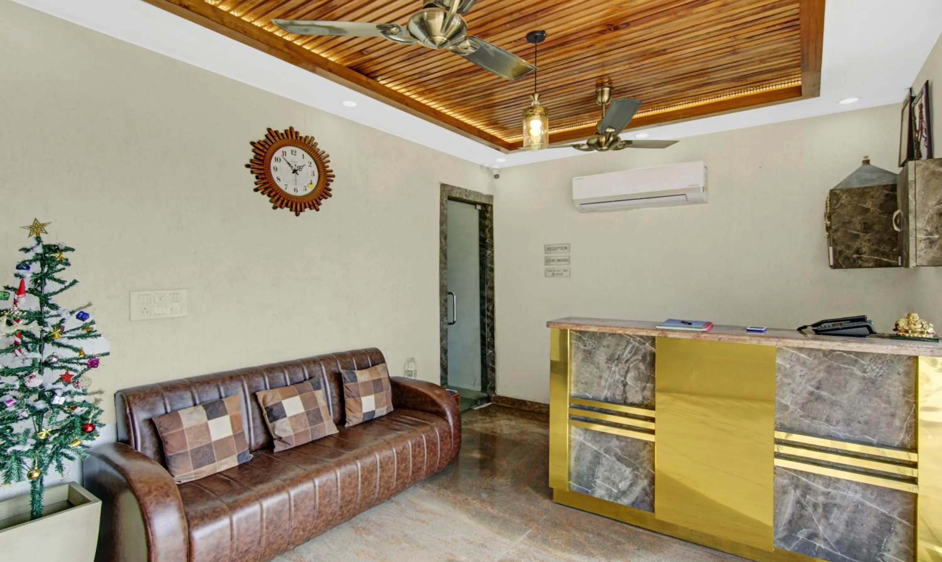 Lobby or reception in Hotel Royal Salute Near ISBT Zirakpur Chandigarh