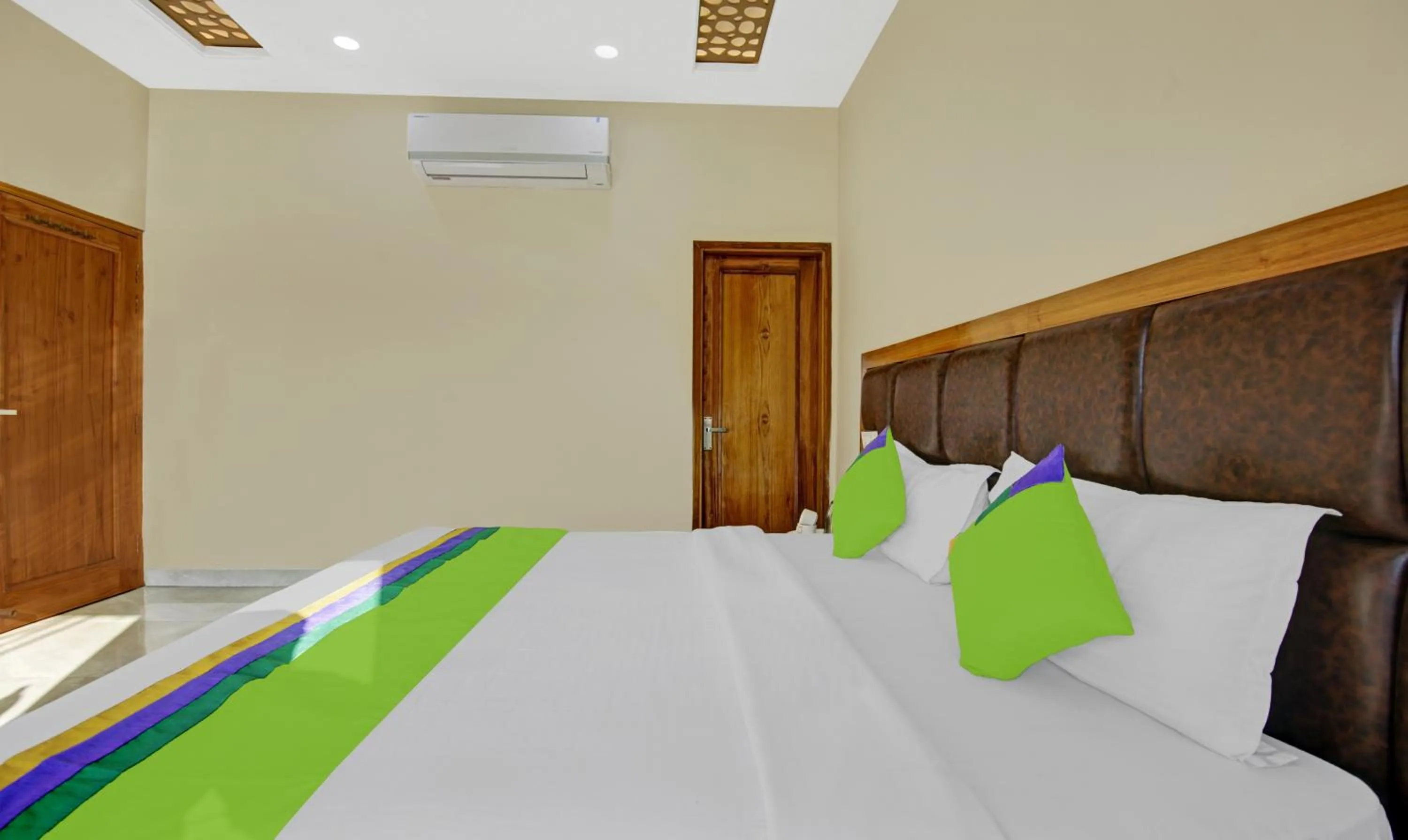 Bed in Hotel Royal Salute Near ISBT Zirakpur Chandigarh