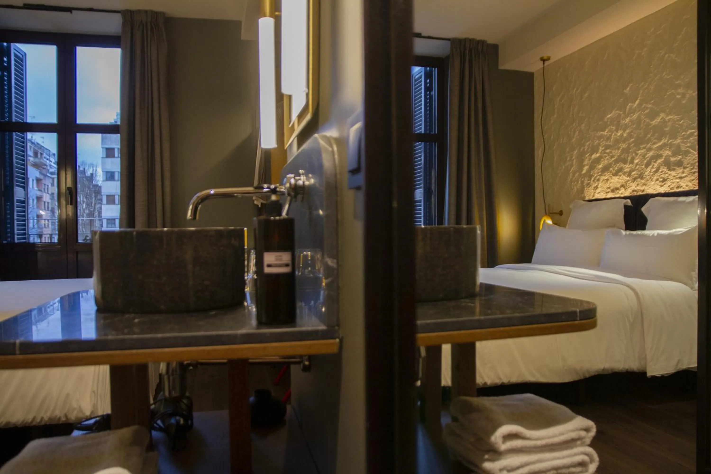 Shower, Bed in Letoh Letoh San Sebastián