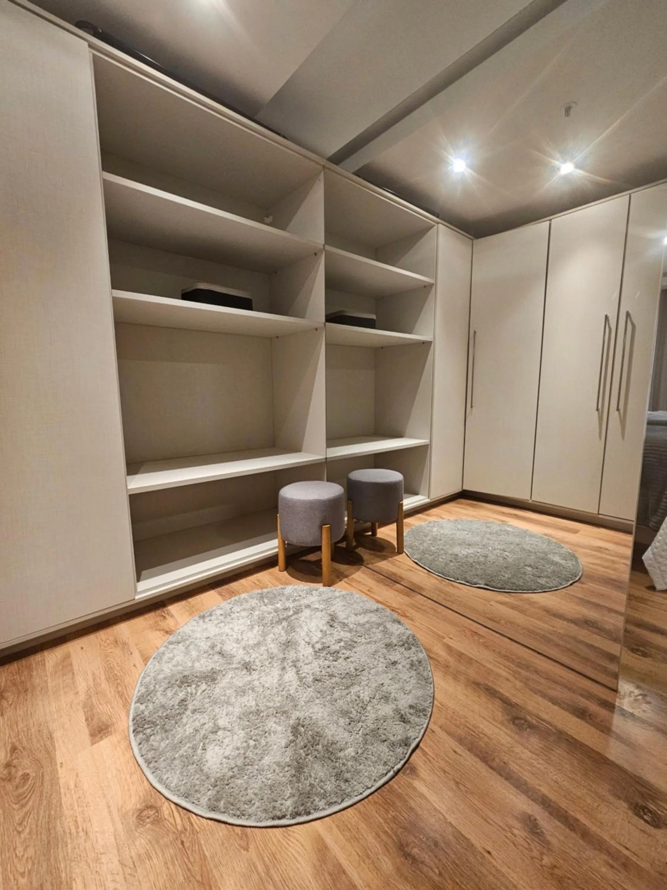 wardrobe in Hotel Flat Afonso Pena e Centro de Convenções Campo Grande