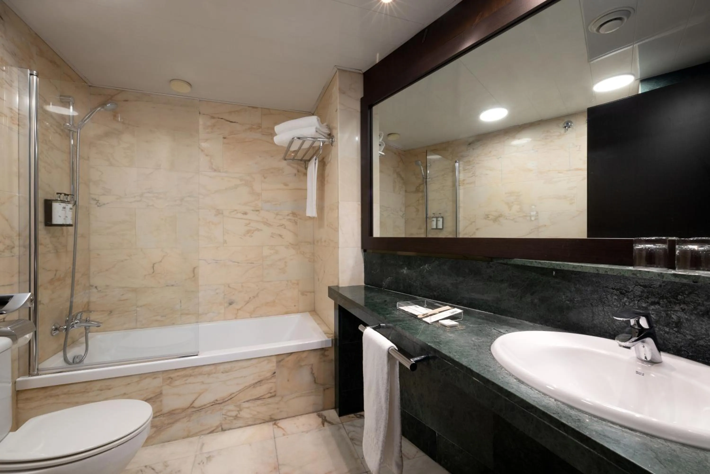 Bathroom in Catalonia Atenas