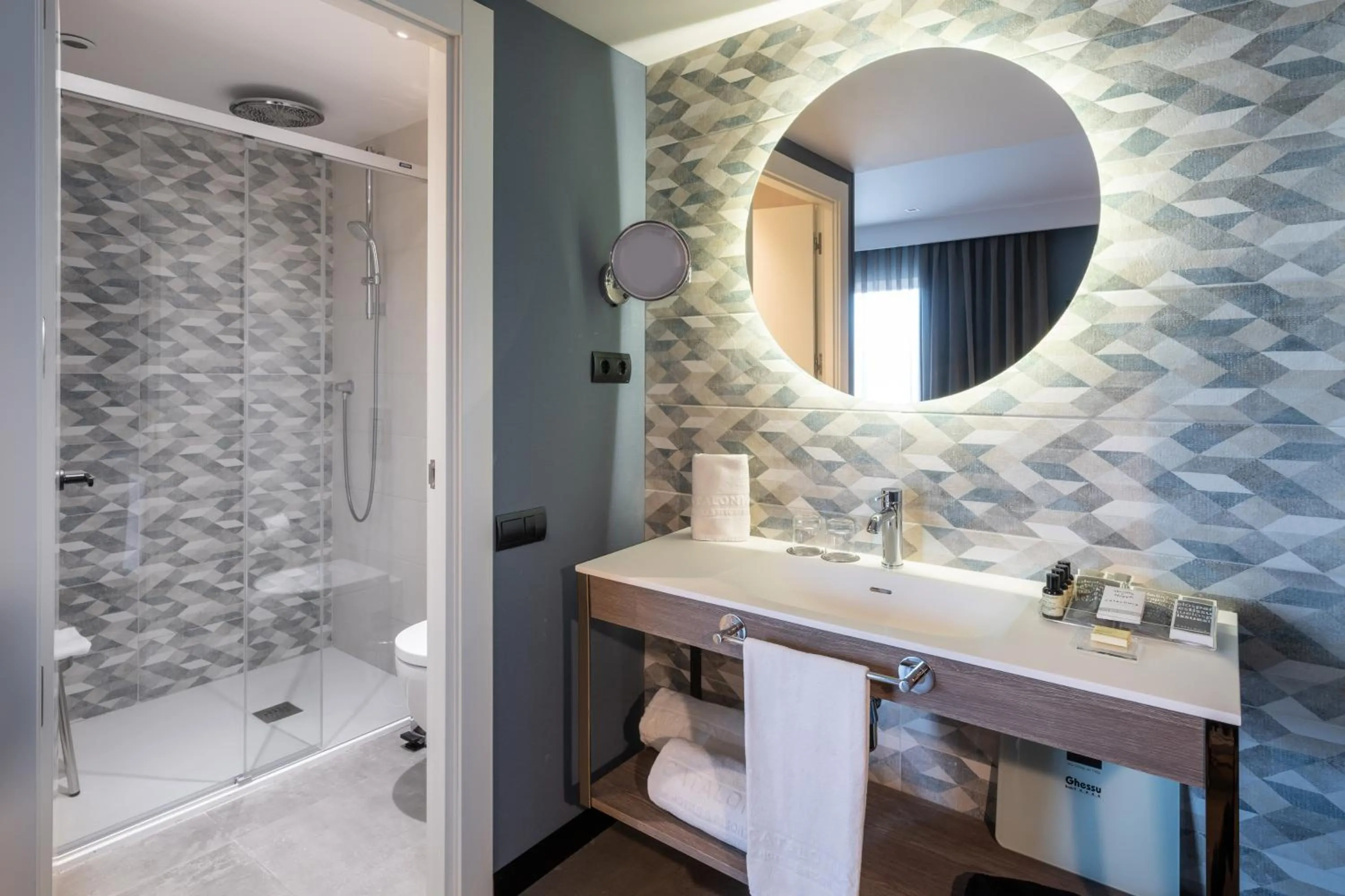 Shower in Catalonia Atenas