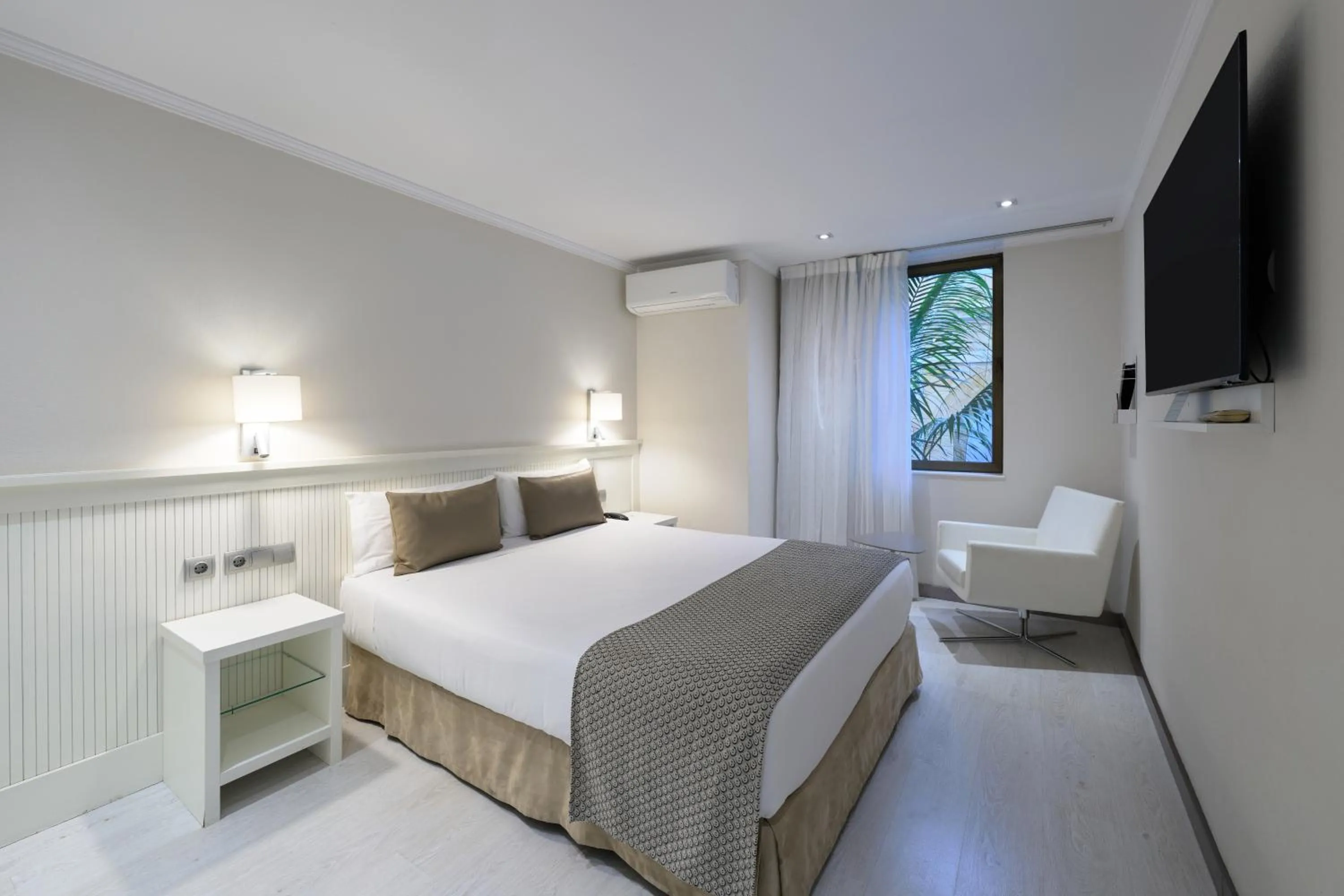 Family, Bed in Catalonia Roma