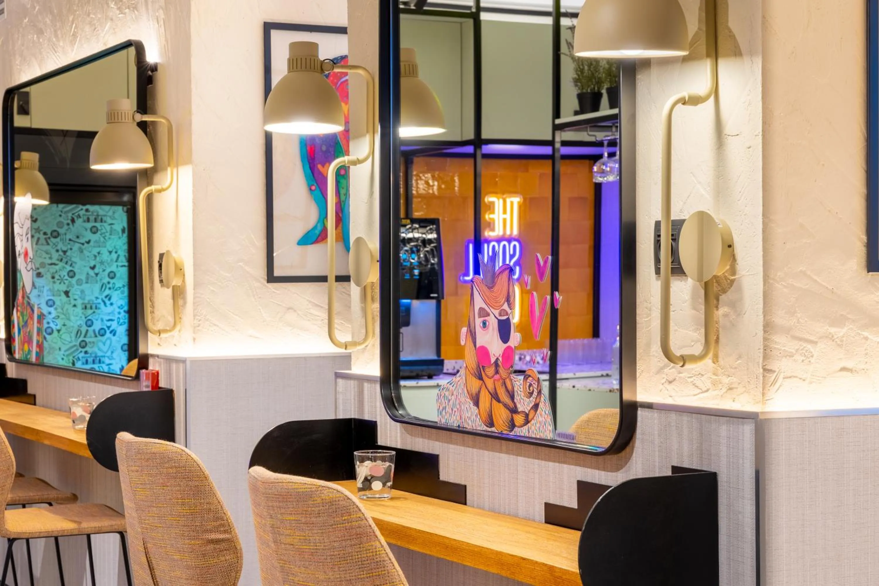 Restaurant/places to eat in Petit Hostel Palacio Real