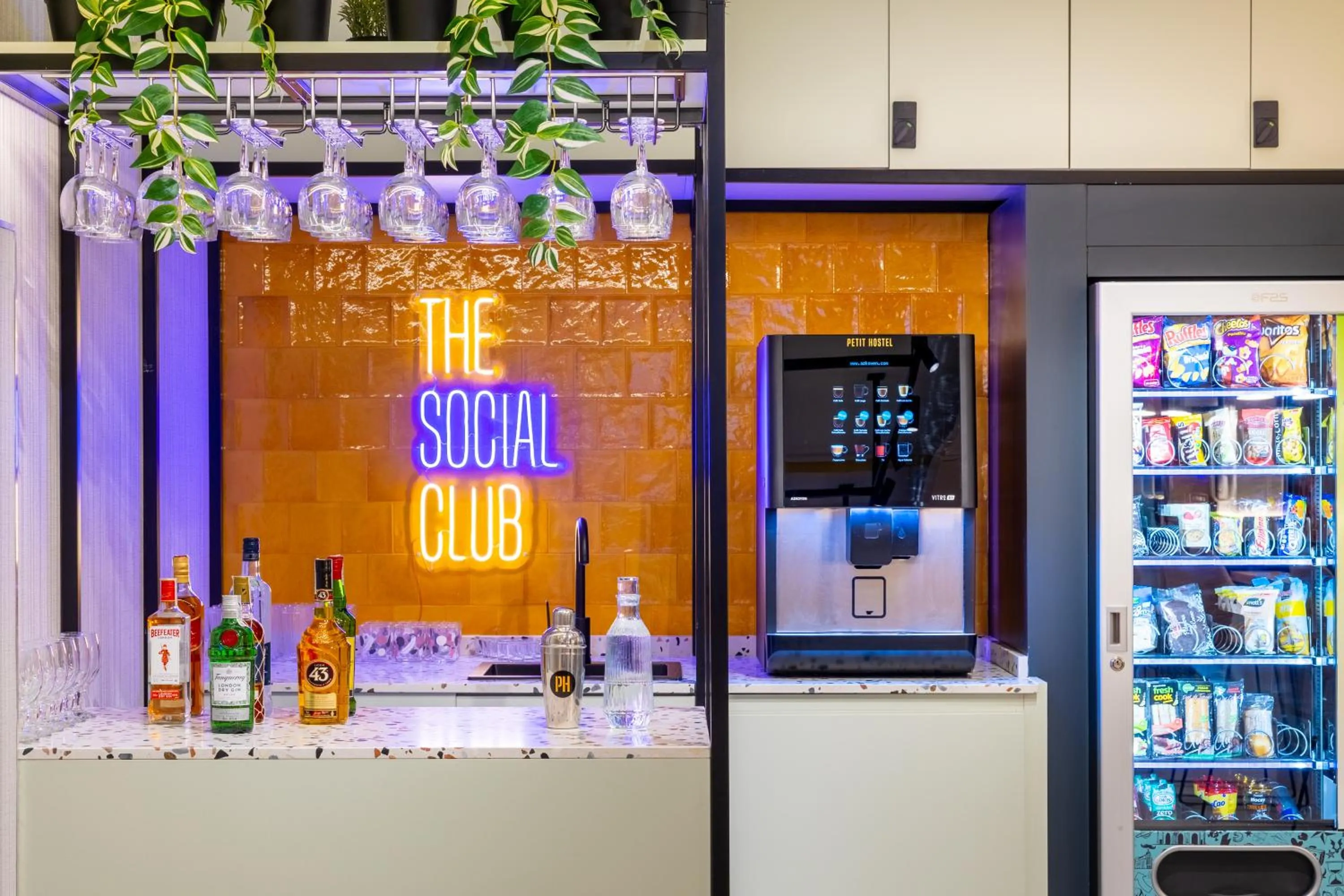 Coffee/tea facilities in Petit Hostel Palacio Real