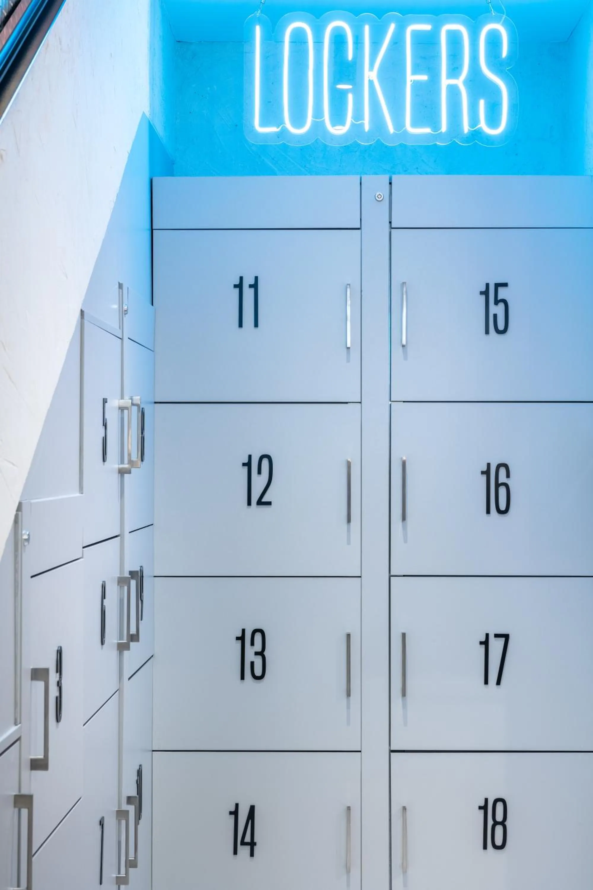 microwave in Petit Hostel Palacio Real