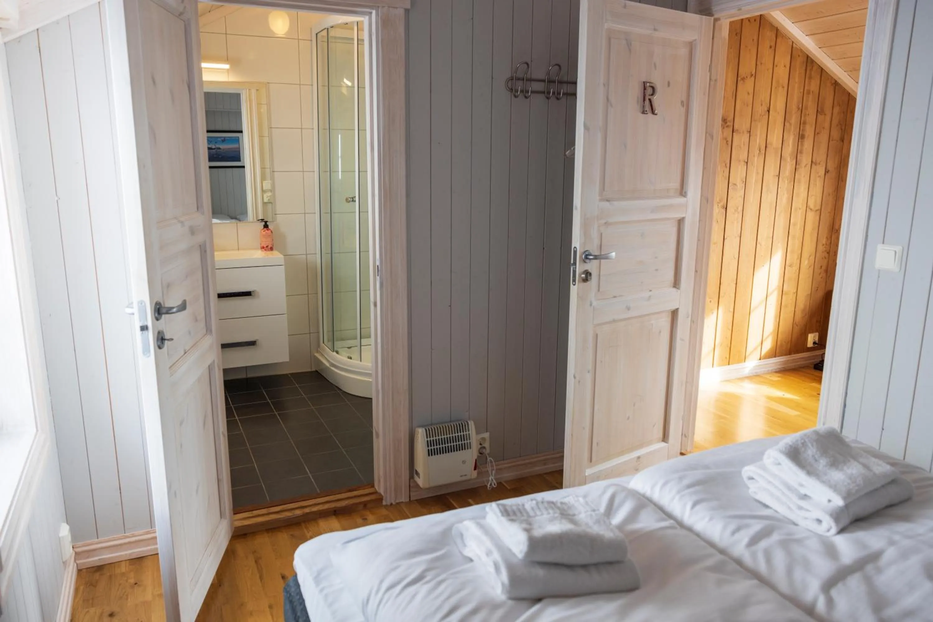 Bedroom, Bed in The Tide - Rorbuer