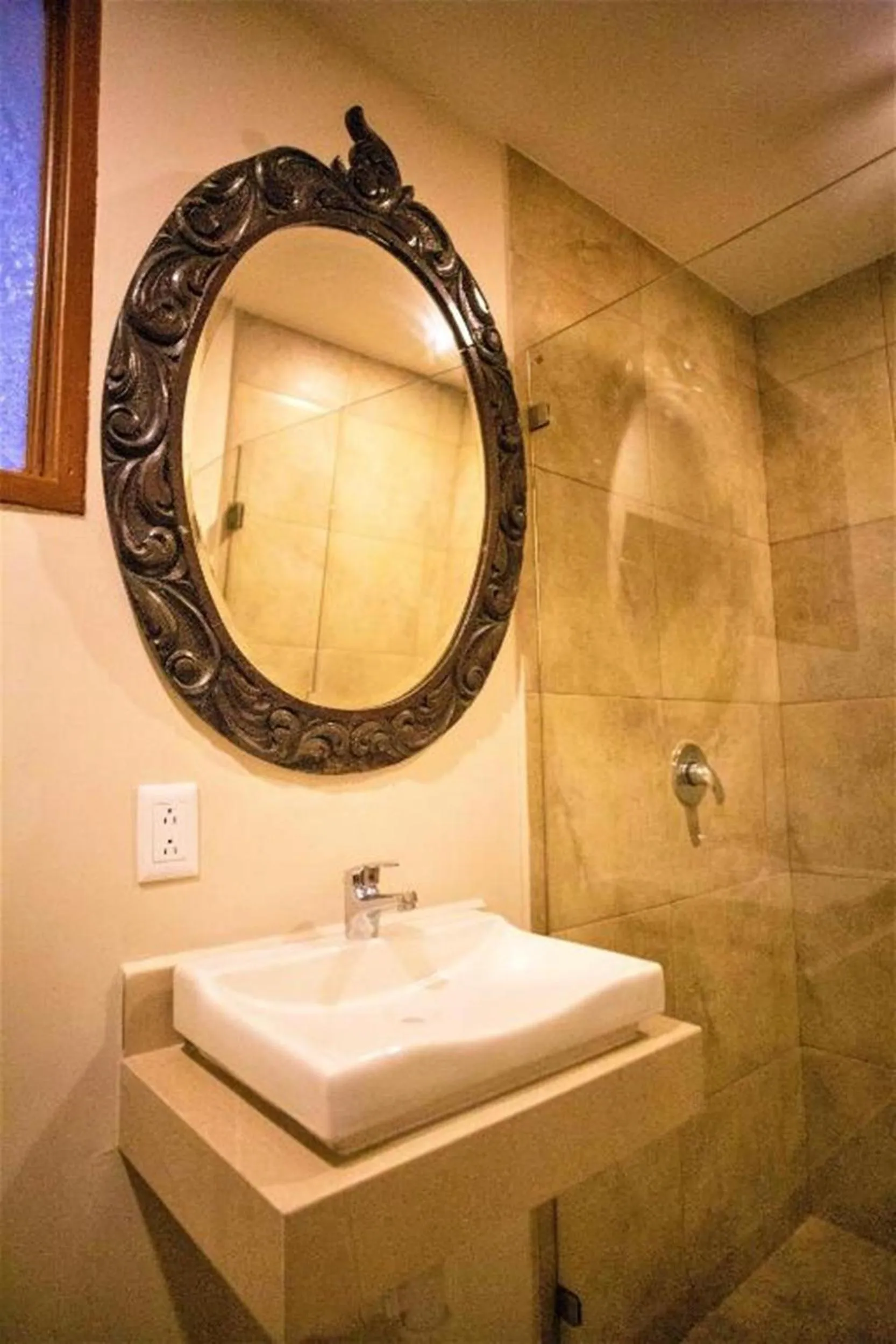 Bathroom in Hotel Real Toledo by Kavia