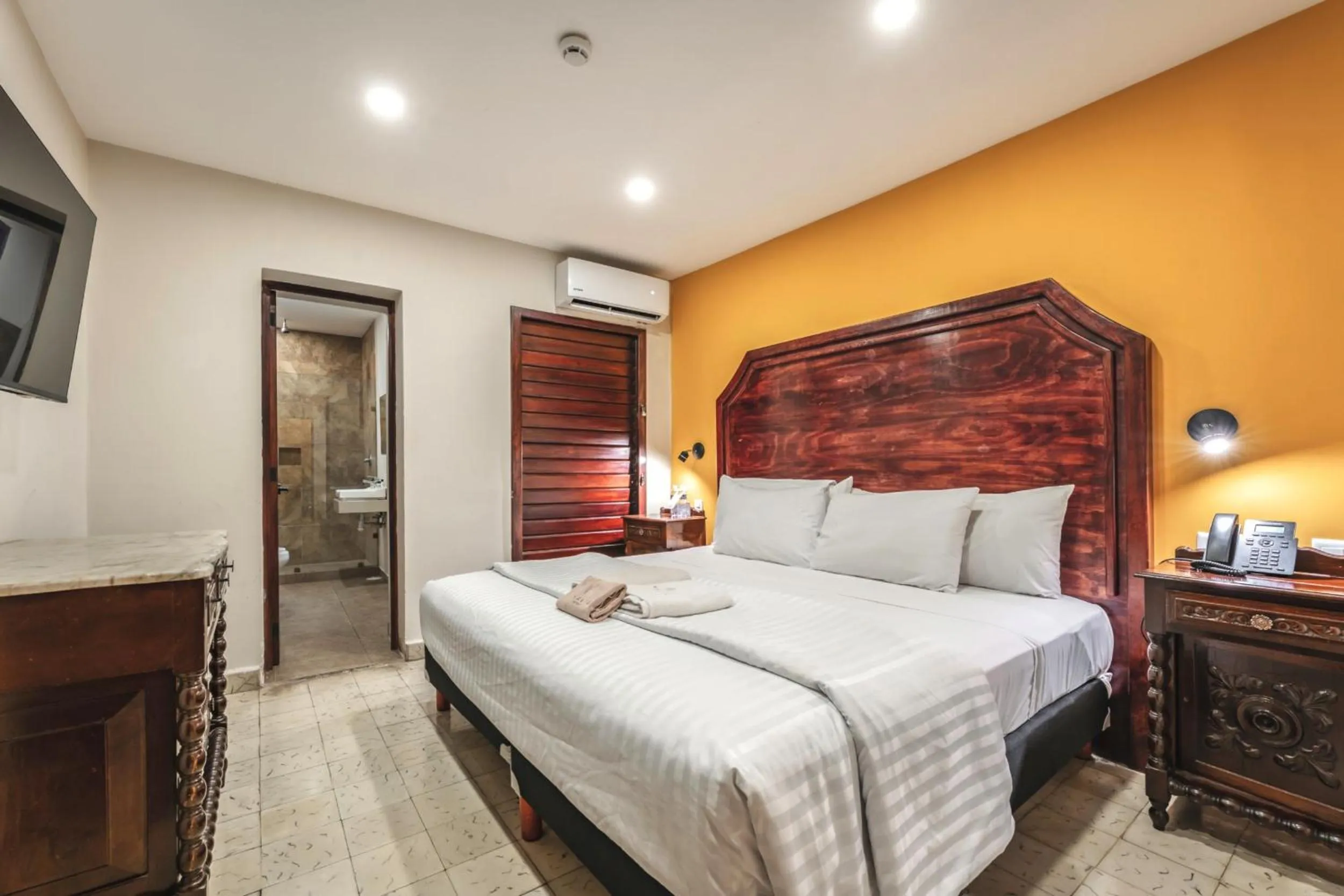 Bed in Hotel Real Toledo by Kavia