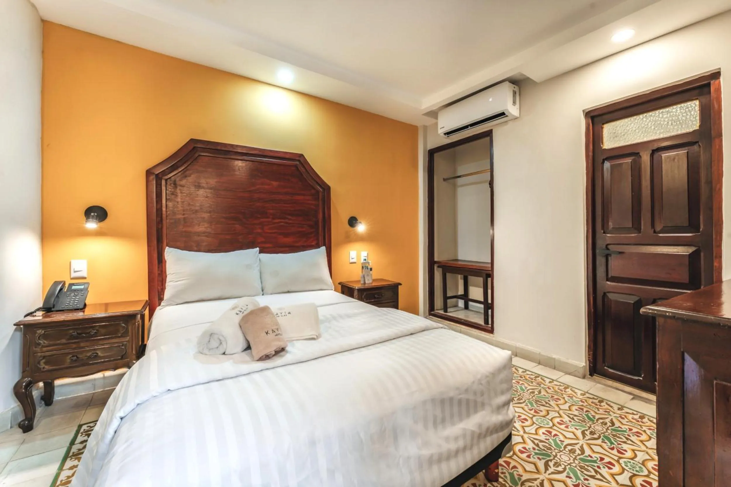 Bed in Hotel Real Toledo by Kavia