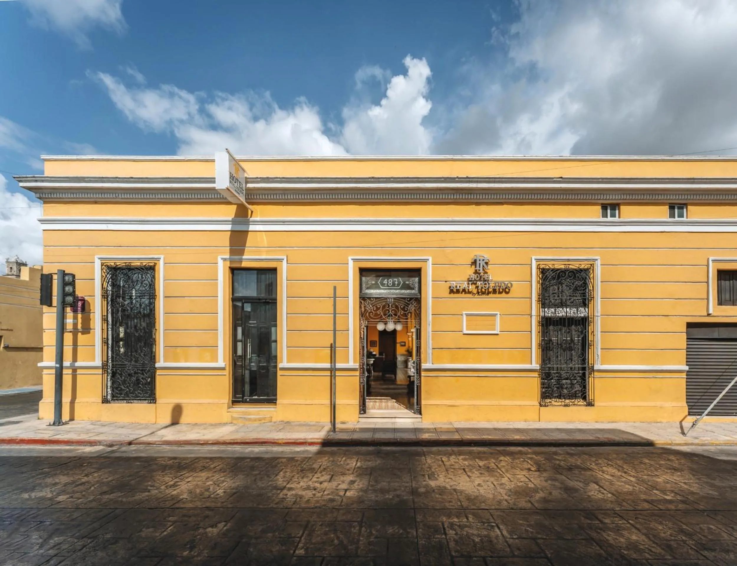 Facade/entrance in Hotel Real Toledo by Kavia