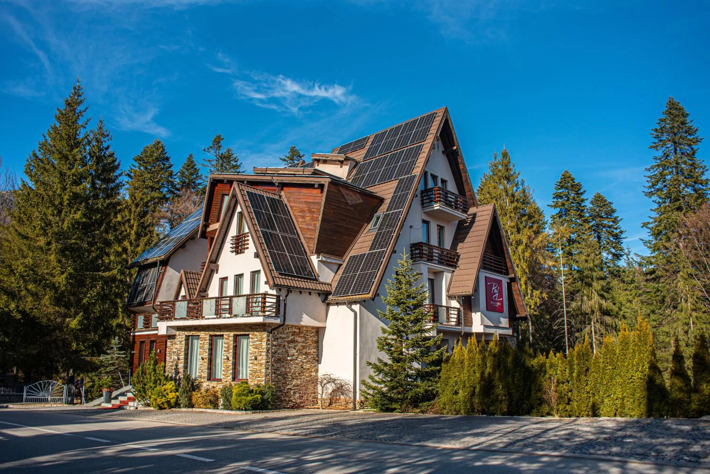 Property building in Paj Hotelul Retreat & Spa