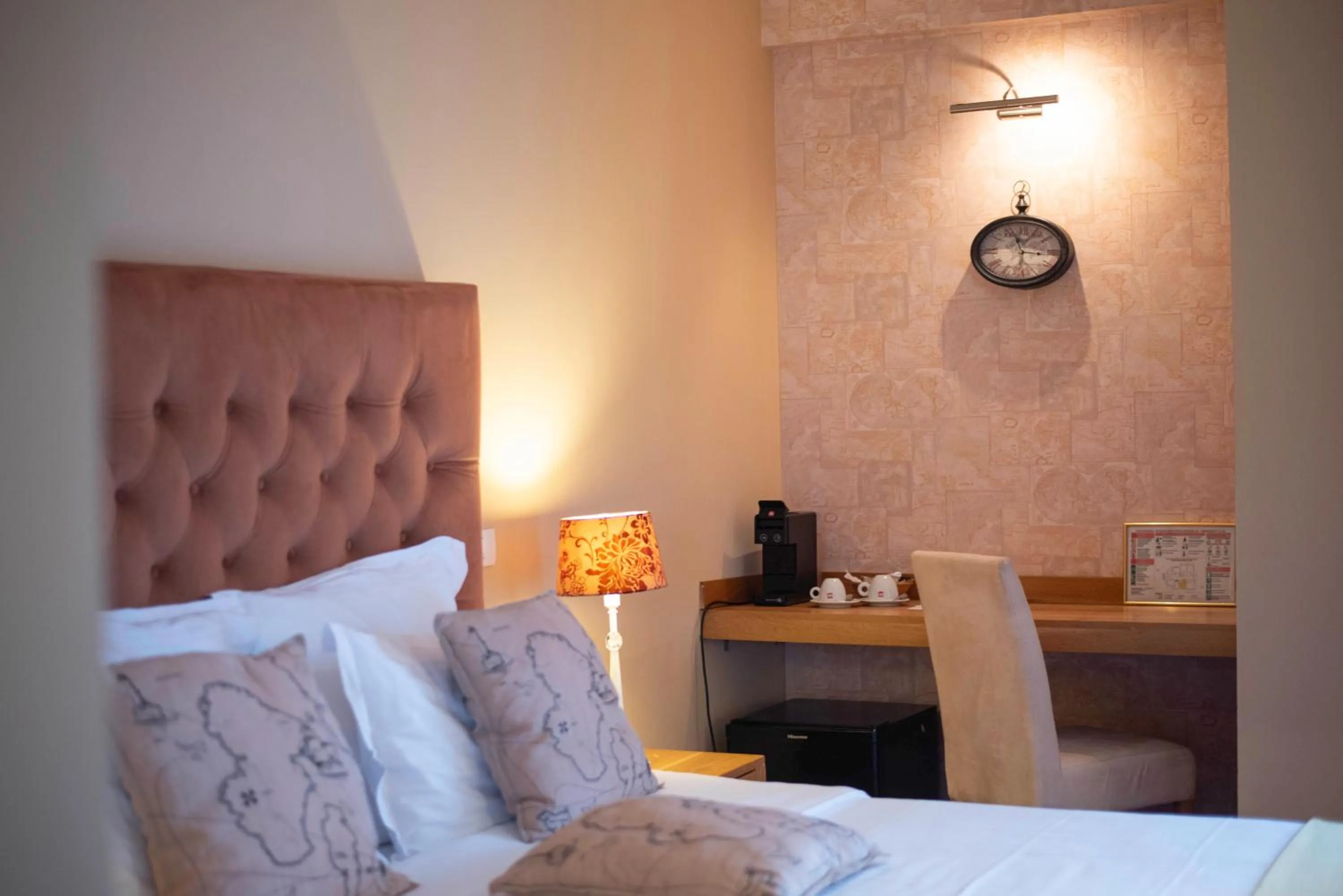 Photo of the whole room, Bed in Paj Hotelul Retreat & Spa