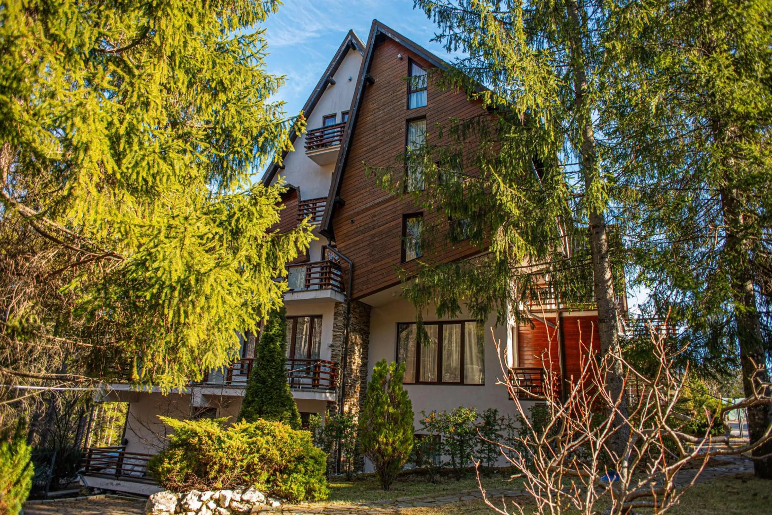 Property building in Paj Hotelul Retreat & Spa