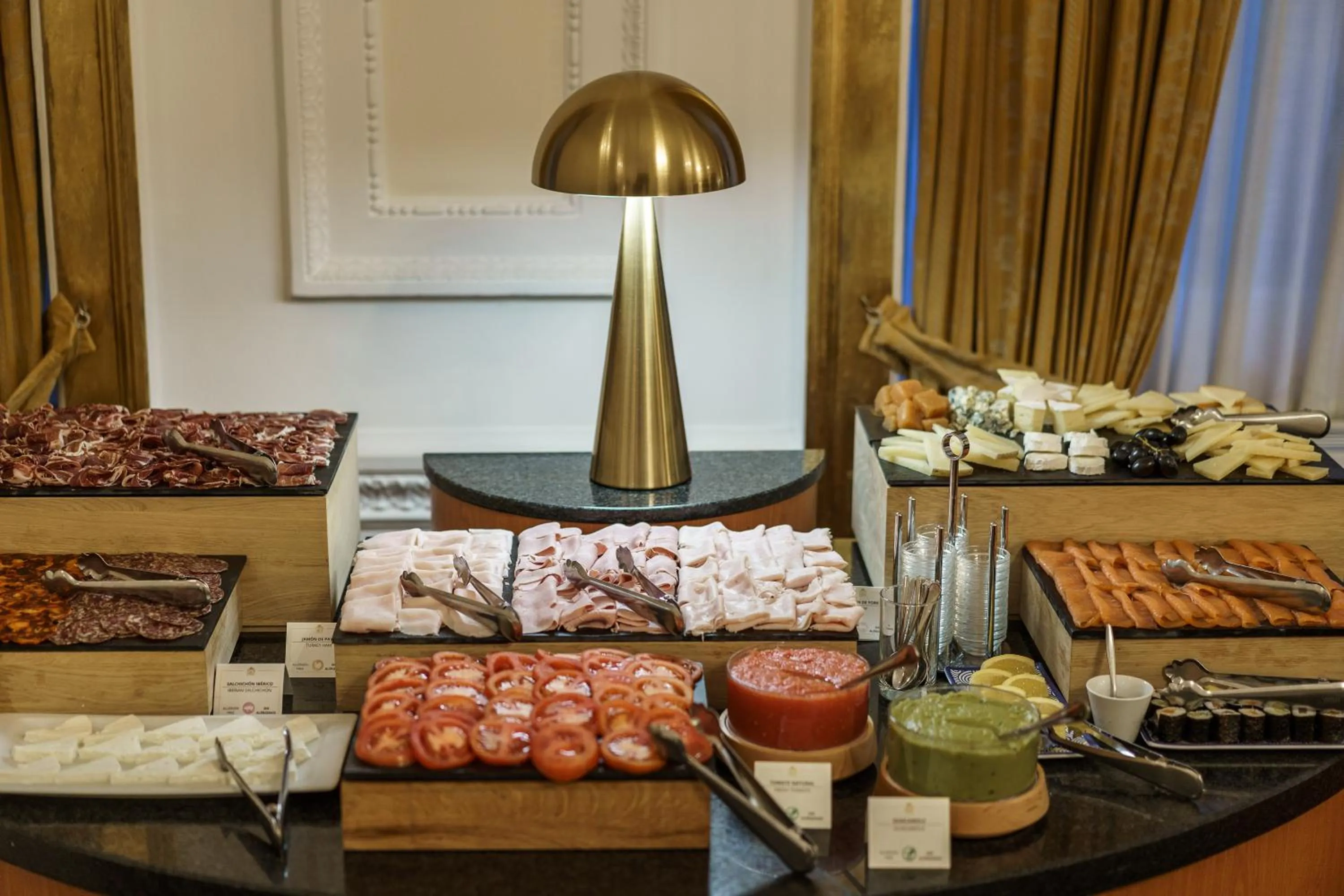 Buffet breakfast in Hotel Carlton