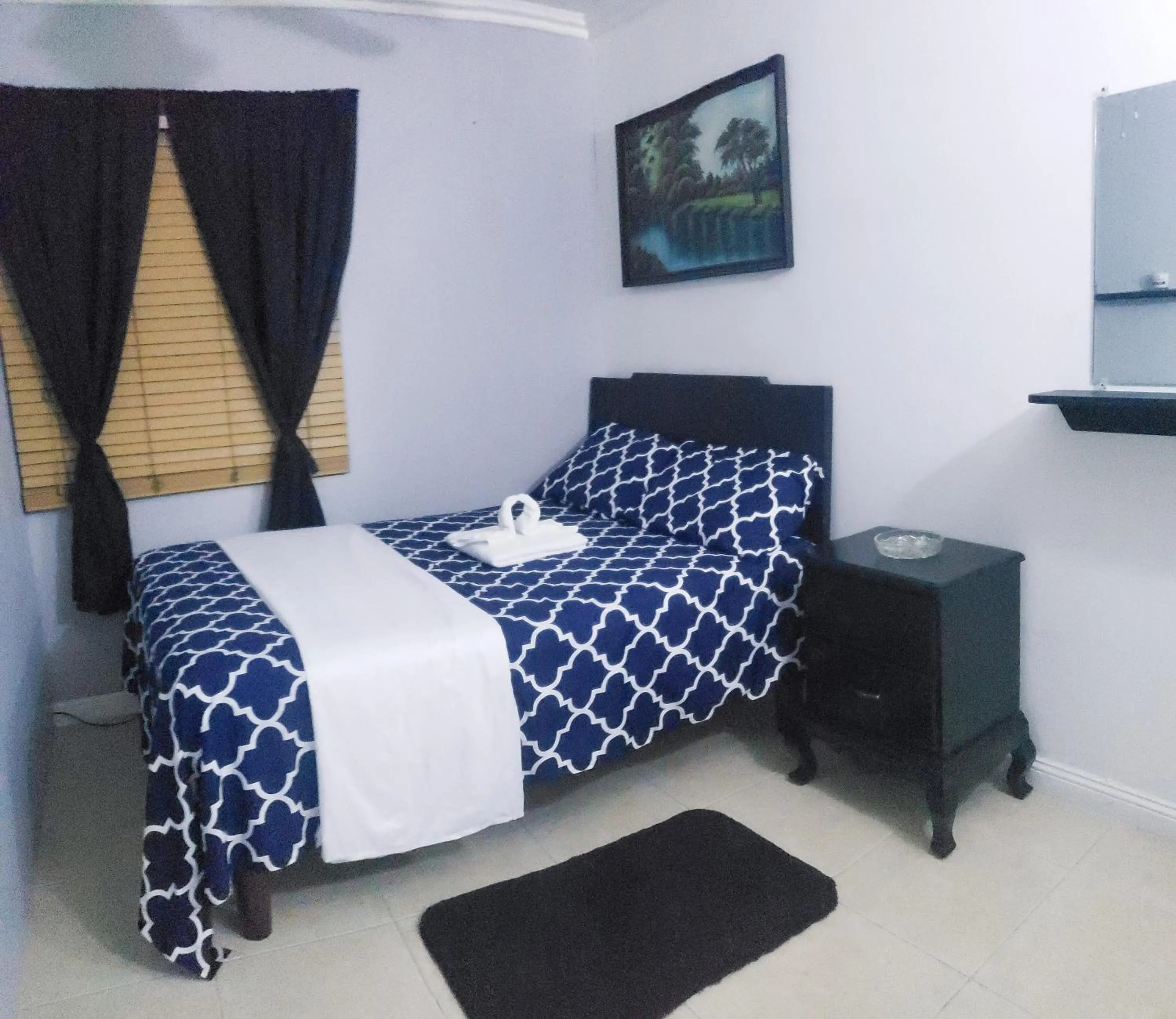 Bedroom, Bed in Comfortable & Secure Chateau