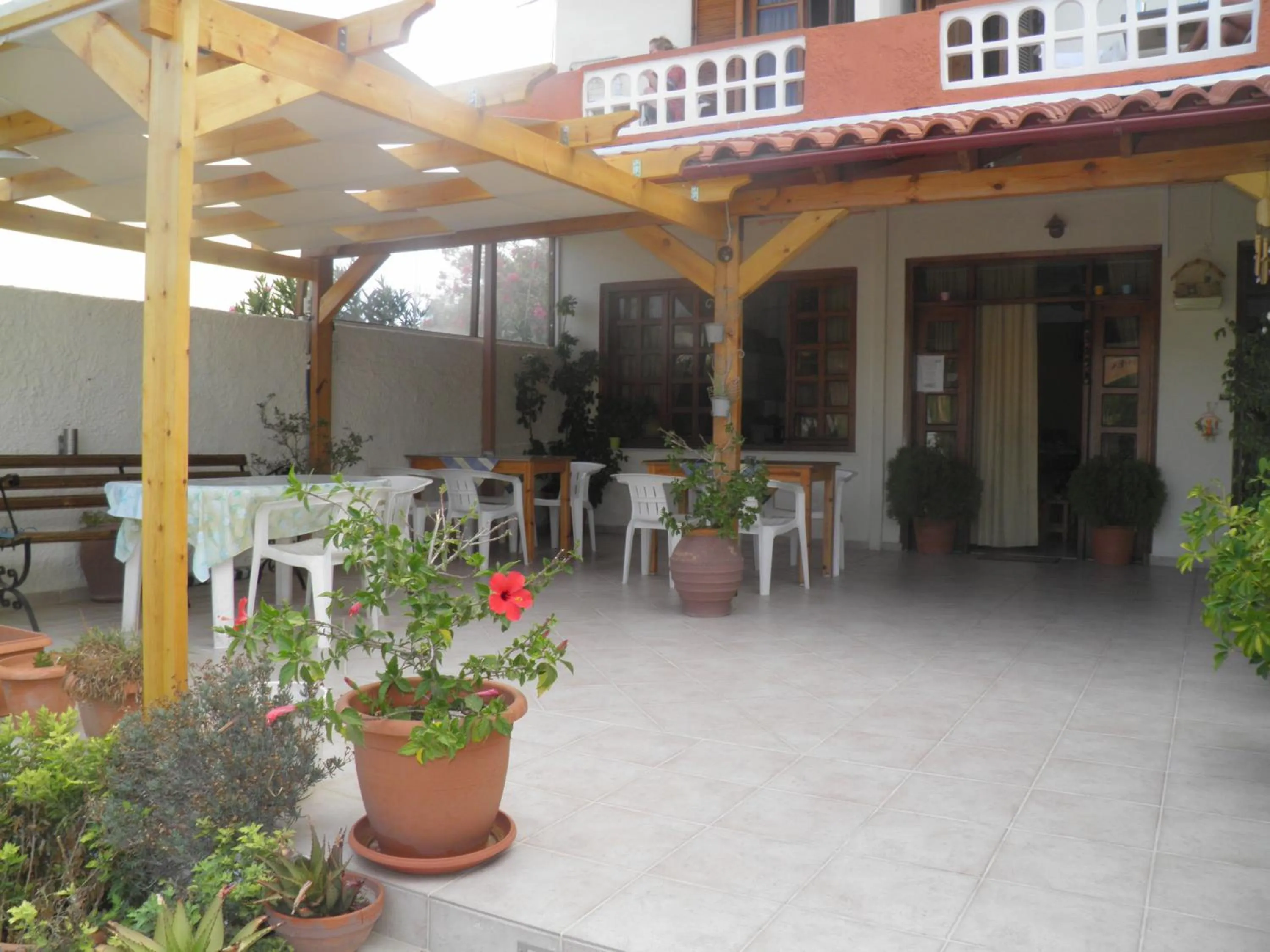 Restaurant/places to eat in Galaxias Studios