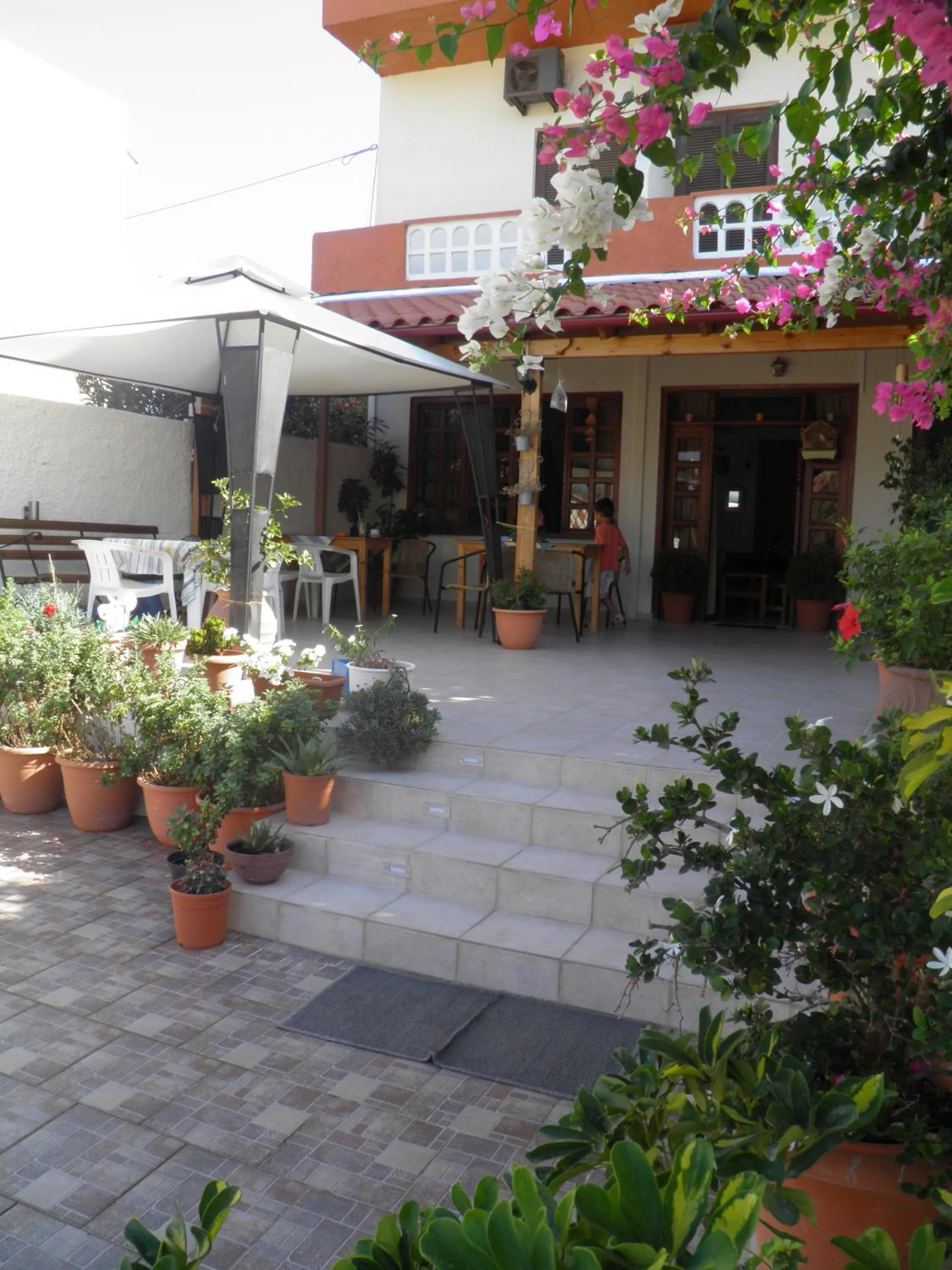 Facade/entrance in Galaxias Studios