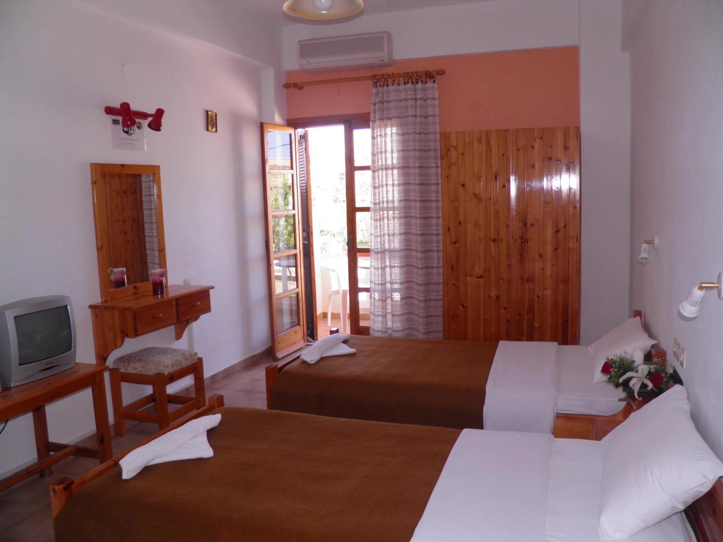 Bed in Galaxias Studios