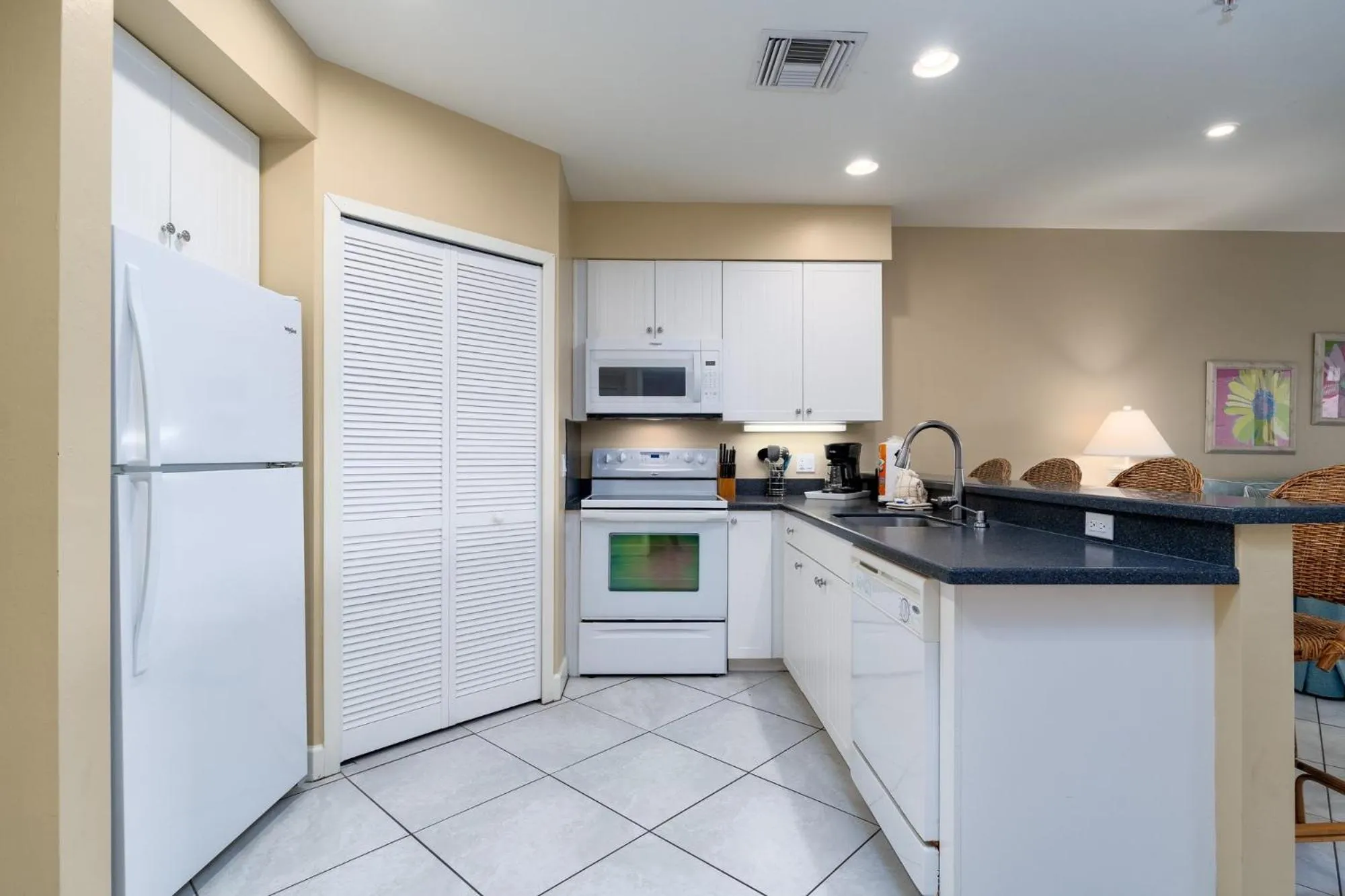 kitchen in Harbour House at the Inn 204